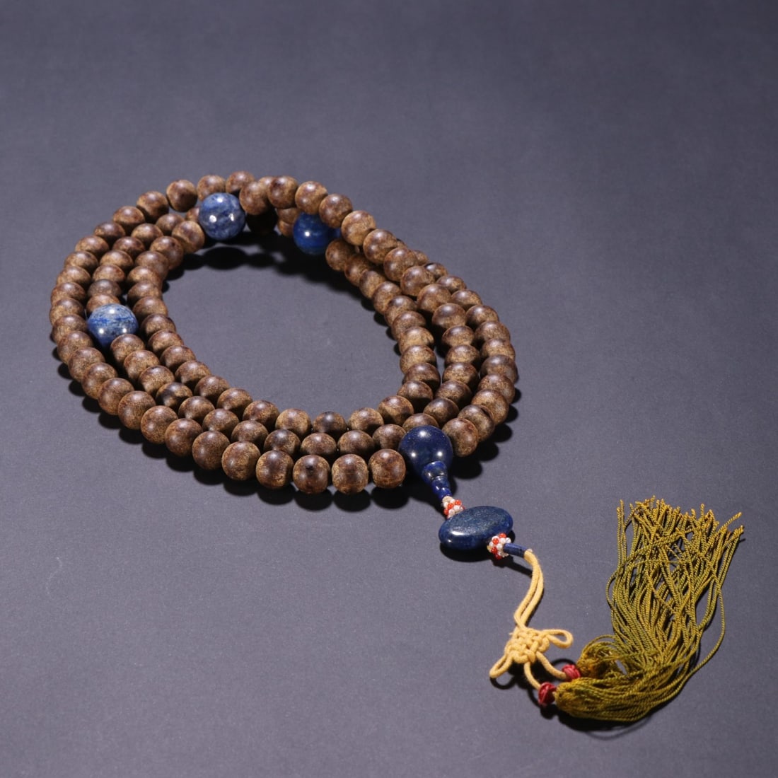 An Exquisite Eaglewood Buddha Bead Hand String: An Exquisite Eaglewood Buddha Bead Hand String,Qing Dynasty, China,Size:0.5in,Weight:128g 沉香佛珠手持,中国清代