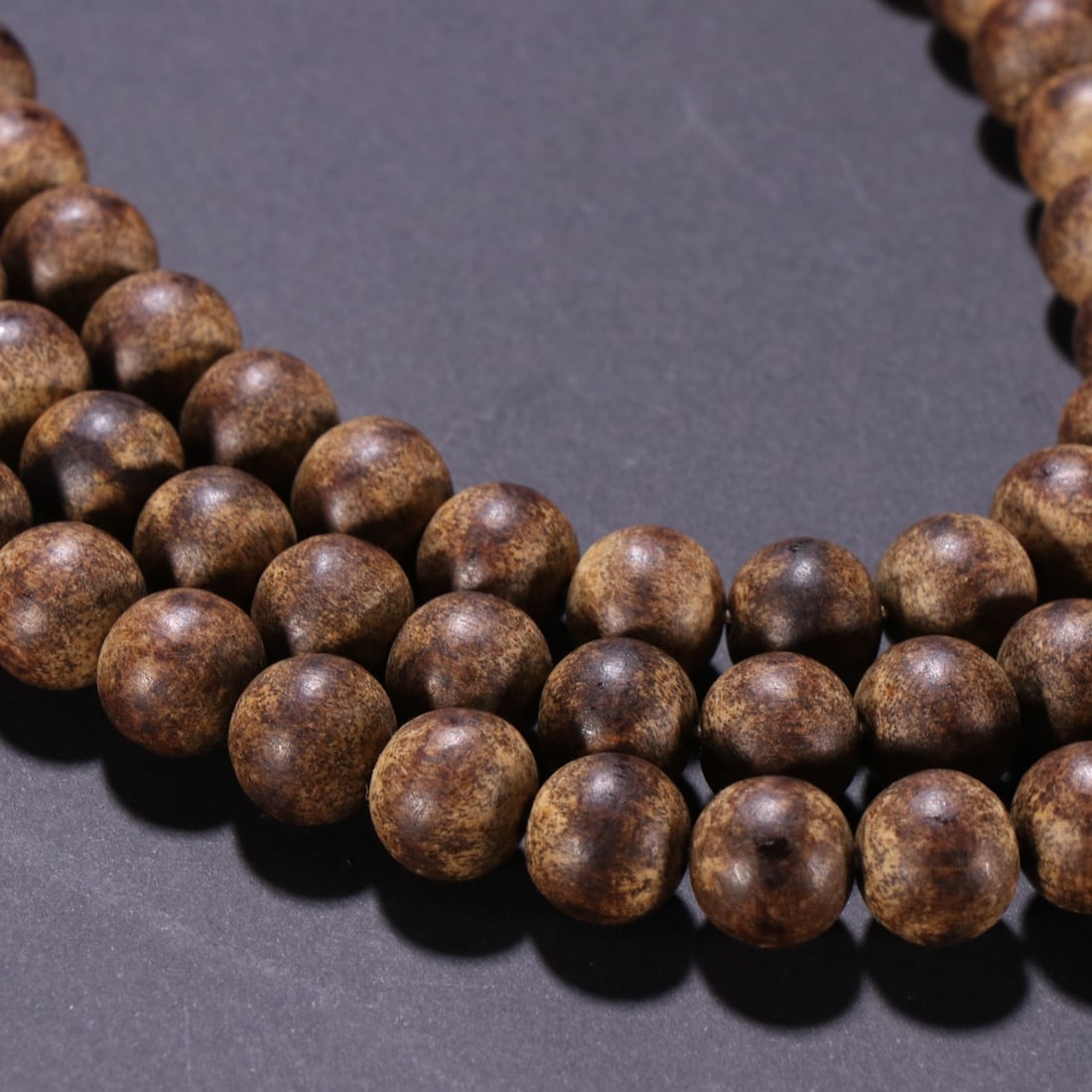 An Exquisite Eaglewood Buddha Bead Hand String - 3