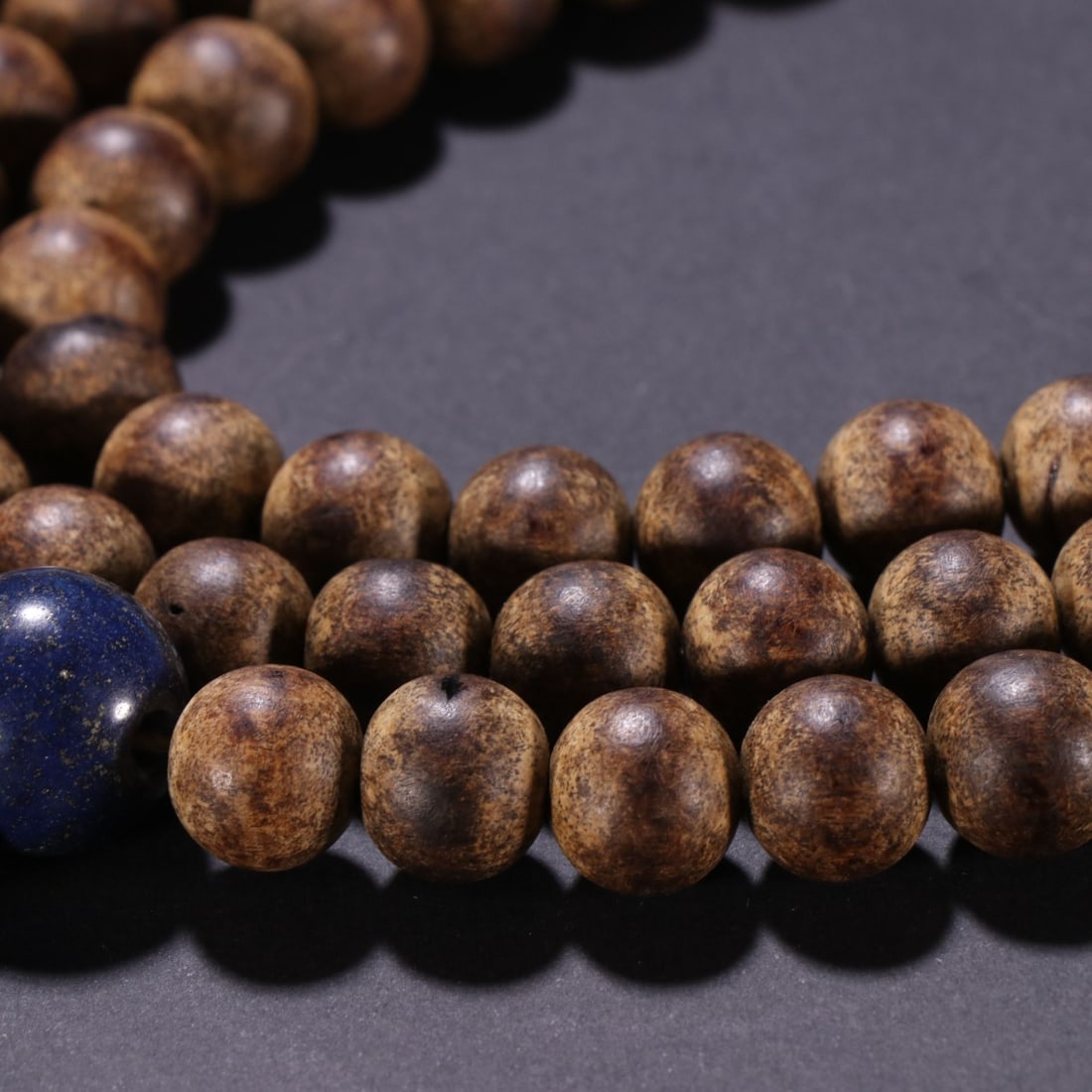 An Exquisite Eaglewood Buddha Bead Hand String - 5