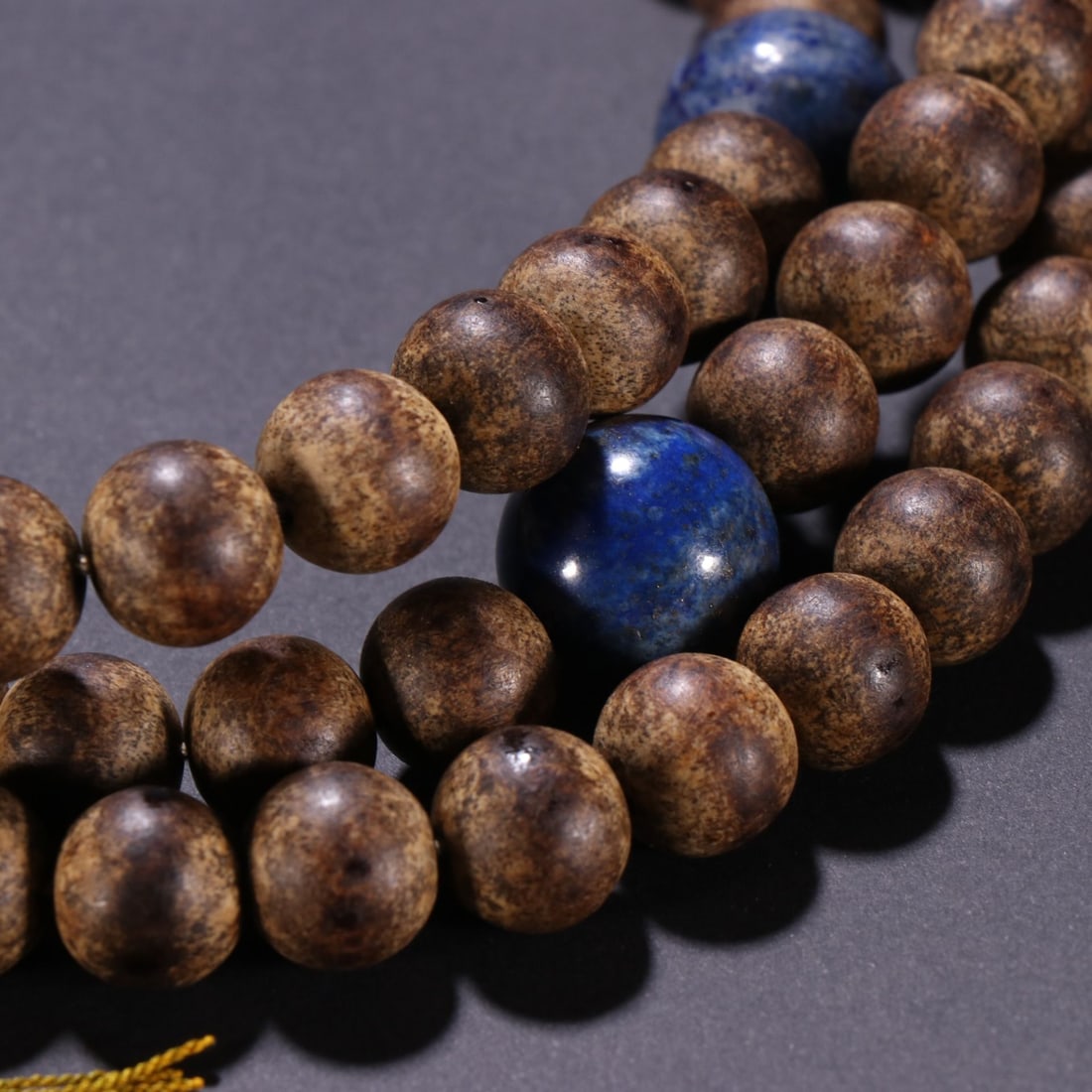 An Exquisite Eaglewood Buddha Bead Hand String - 7