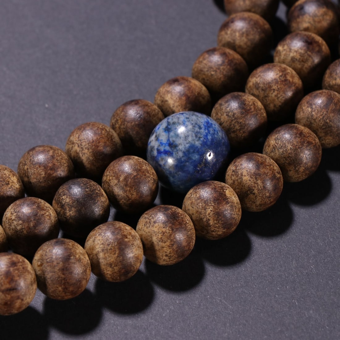 An Exquisite Eaglewood Buddha Bead Hand String - 8