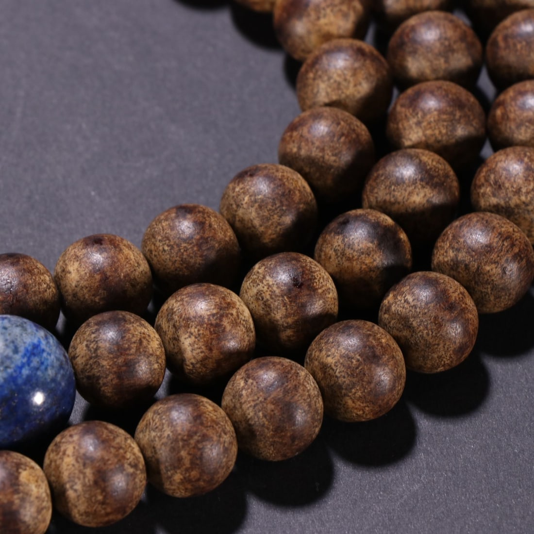 An Exquisite Eaglewood Buddha Bead Hand String - 9