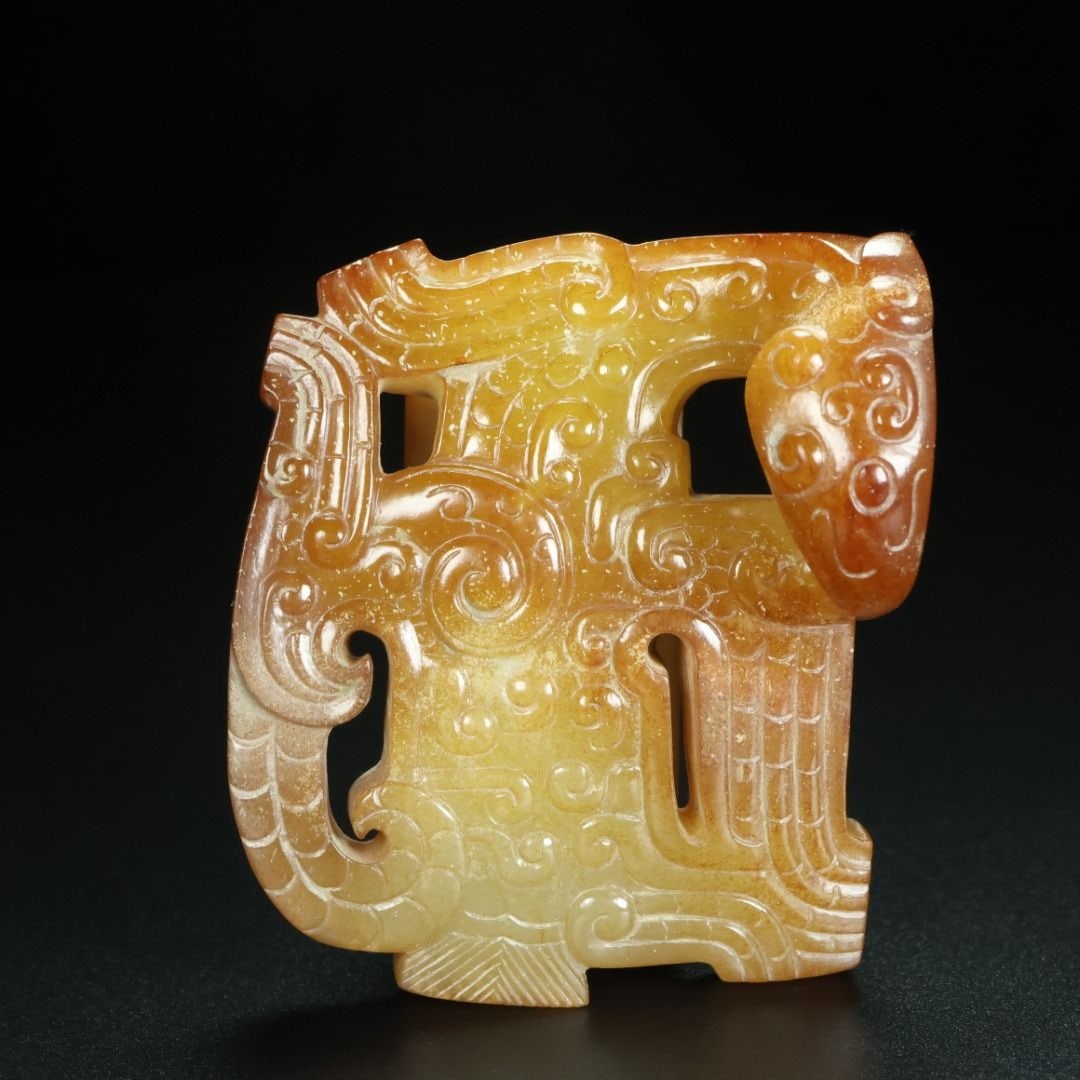 An Exquisite Hotan Jade Belt Hook: An Exquisite Hotan Jade Belt Hook,Han Dynasty, China,Size:2.6inx2.2inx0.8in,Weight:93g 和田玉腰带扣,中国汉代