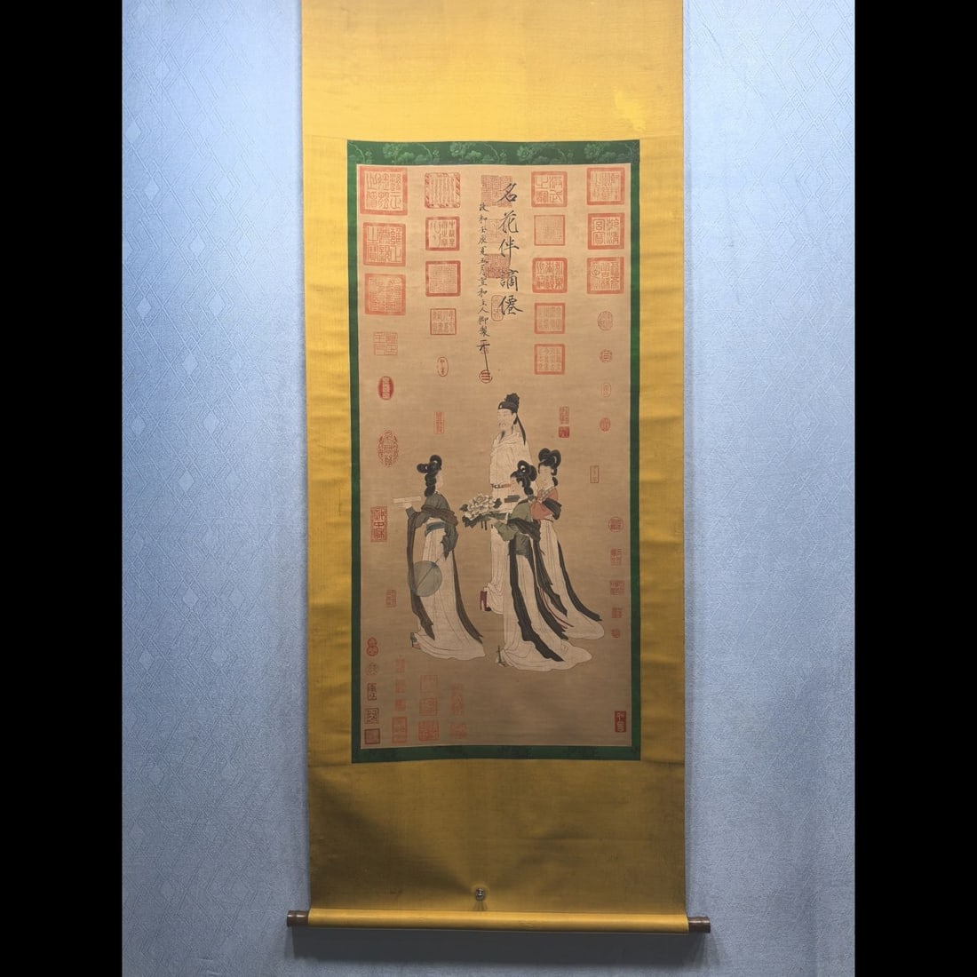 A Chinese Vertical Scroll Ink Painting of Figures on Paper: A Chinese Vertical Scroll Ink Painting of Figures on Paper,Song Dynasty, China,Emperor Huizong of Song,without frame size:24.4inx52.4in 一幅中国水墨纸本
