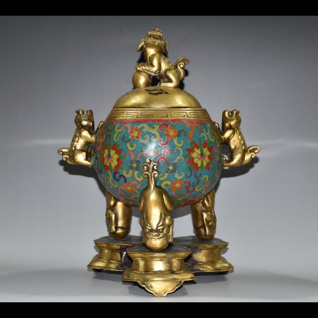 An Exquisite Cloisonne‑enamel Lion Censer: An Exquisite Cloisonne‑enamel Lion Censer,Qing Dynasty, China,Qianlong Four‑character Mark,Size:9.4inx6.7inx11.8in,Weight:2435g 铜胎掐丝珐琅狮