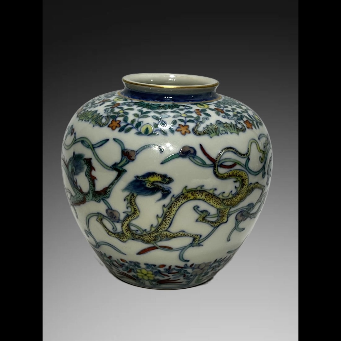 An Exquisite Doucai Dragon Pattern Jar: An Exquisite Doucai Dragon Pattern Jar,Qing Dynasty, China,Daoguang Six-character Mark,Size:4.3in 斗彩龙纹罐,中国清代,道光六