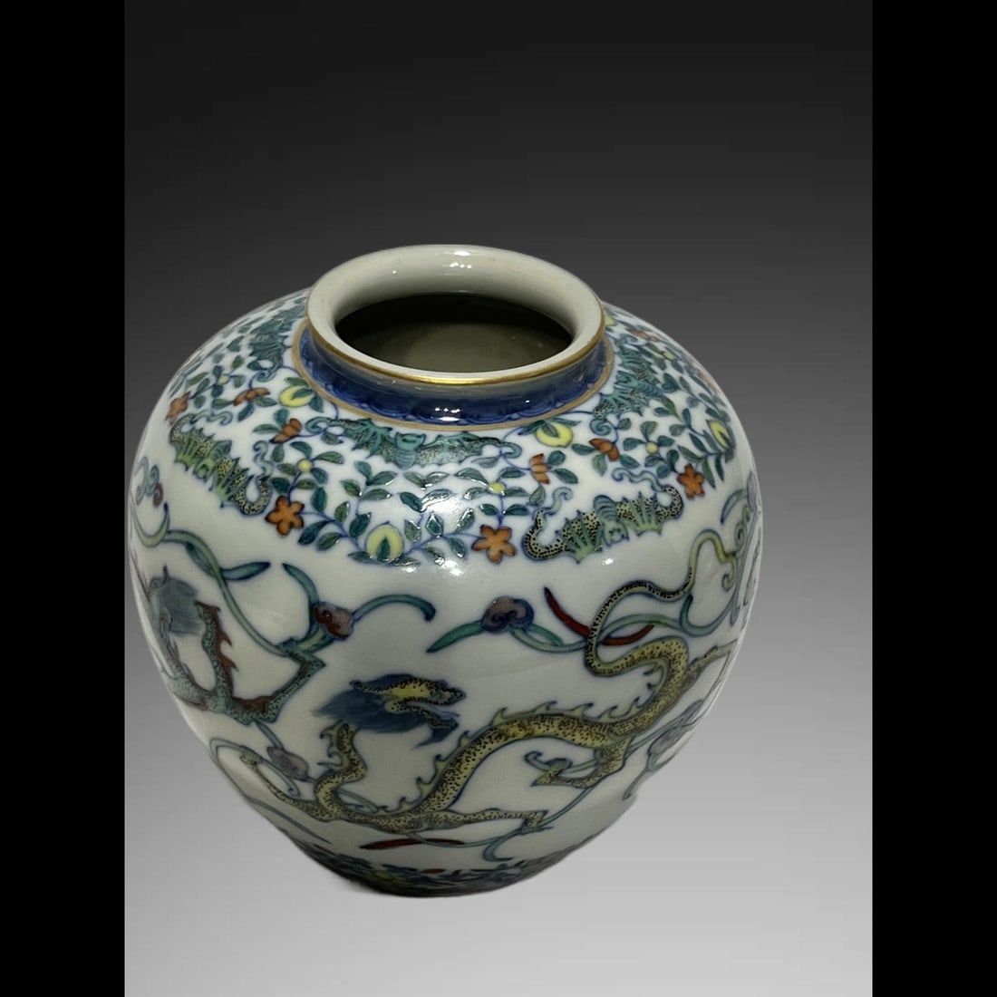 An Exquisite Doucai Dragon Pattern Jar - 2