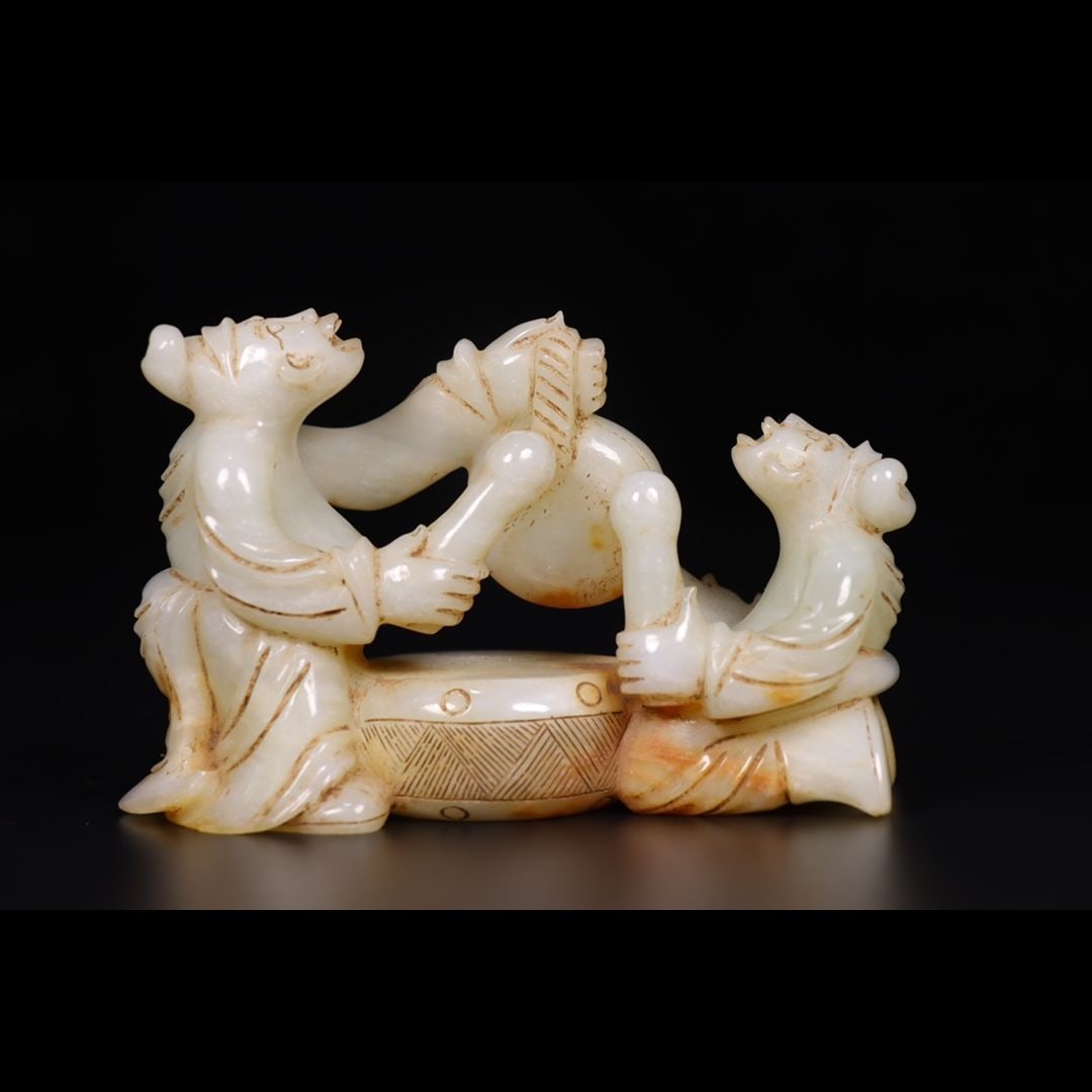 An Exquisite Hotan Jade Figures Ornament: An Exquisite Hotan Jade Figures Ornament,Qing Dynasty, China,Size:4.5inx1.8inx3in,Weight:435g 和田玉人摆件,中国清代