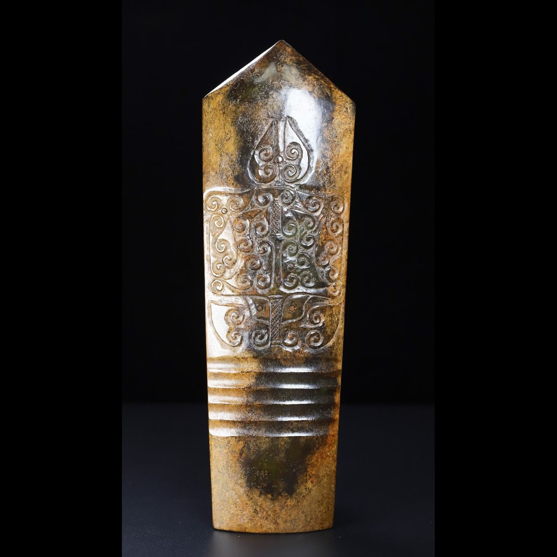 An Exquisite Hotan Jade Ornament: An Exquisite Hotan Jade Ornament,Han Dynasty, China,Size:12.8inx4inx0.6in,Weight:1230g 和田玉摆件,中国汉代