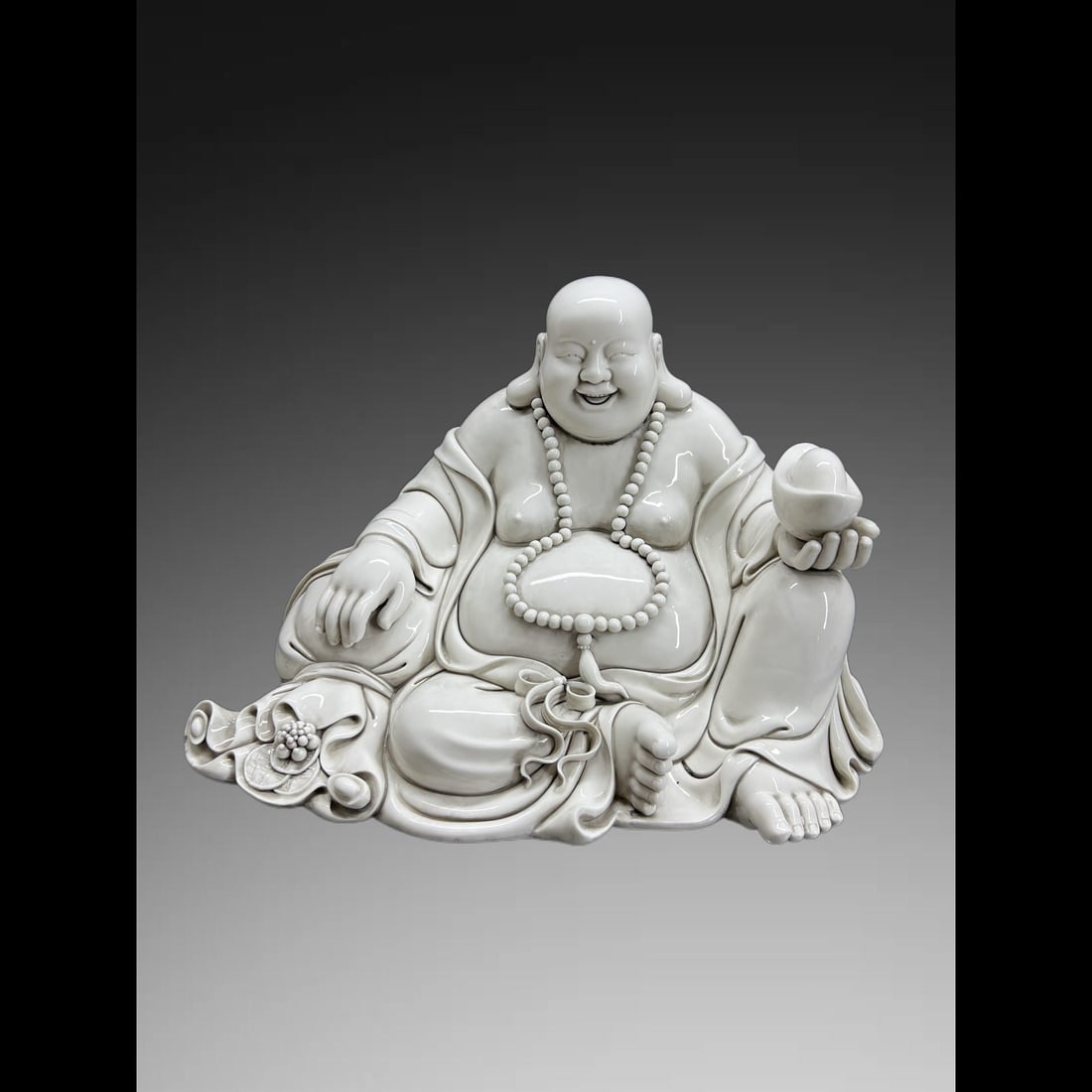 An Exquisite Blance-De-Chine Buddha statue Ornament: An Exquisite Blance-De-Chine Buddha statue Ornament,Song Dynasty, China,Size:11inx15.7in 德化瓷佛像摆件,中国宋代
