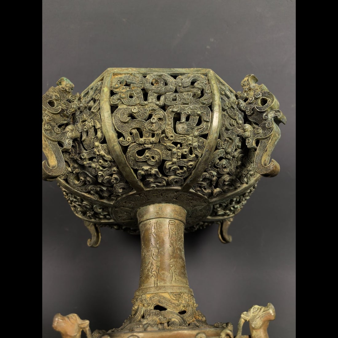 An Exquisite Bronze Dragon Pattern Jar - 4