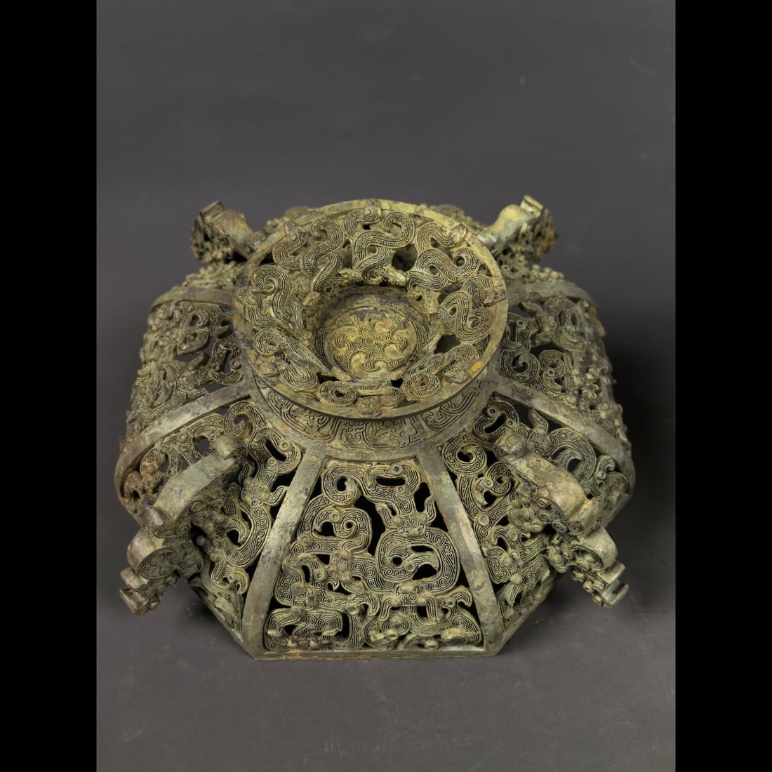 An Exquisite Bronze Dragon Pattern Jar - 5