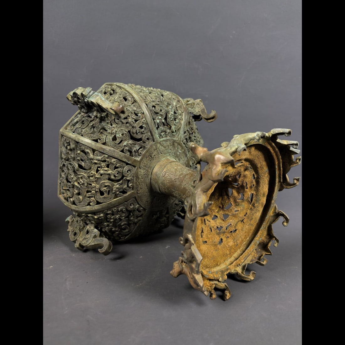 An Exquisite Bronze Dragon Pattern Jar - 6
