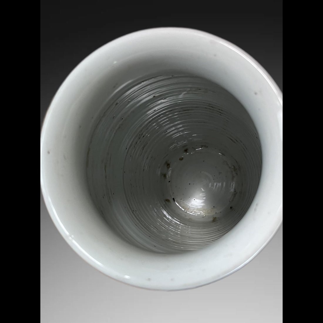 An Exquisite Wucai Figures Pattern Vase - 4