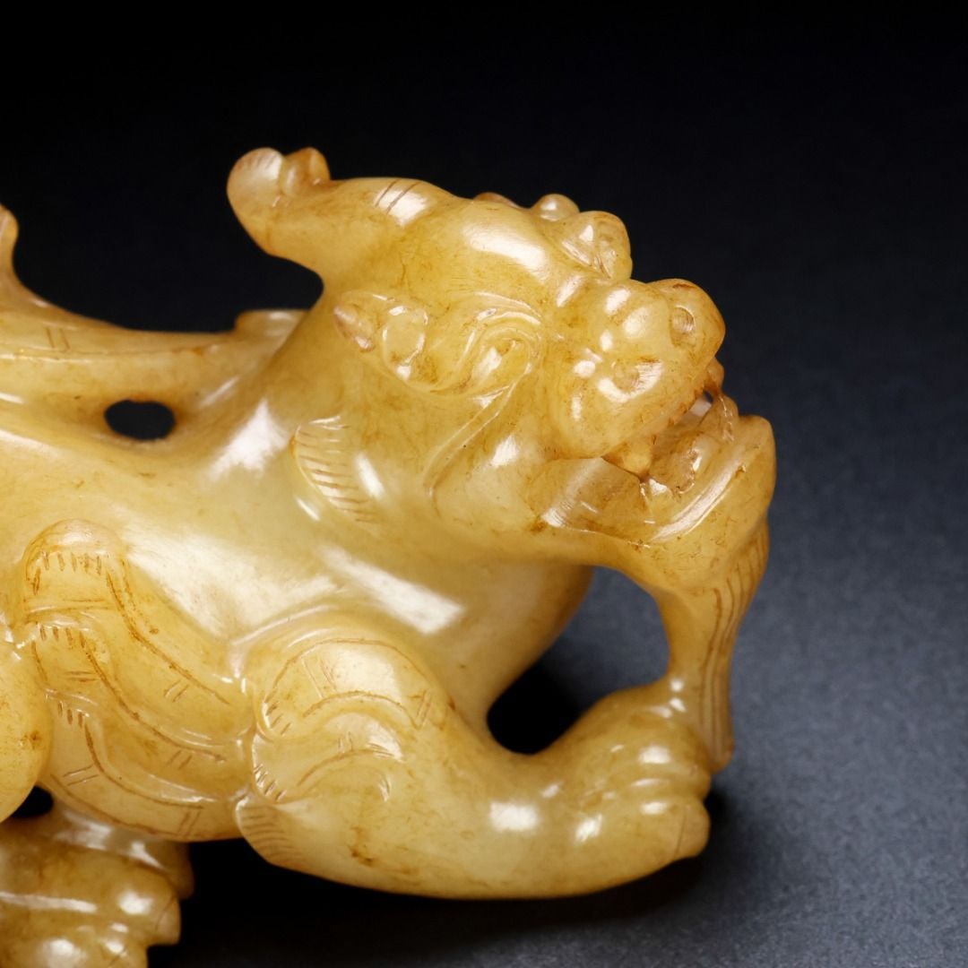 An Exquisite Hotan Jade Beast - 2