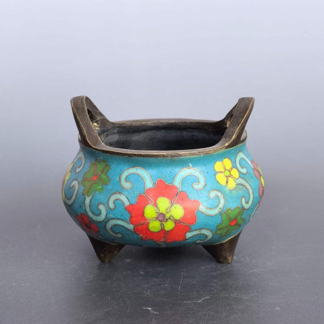 An Exquisite Cloisonne‑enamel Flower Pattern Censer: An Exquisite Cloisonne‑enamel Flower Pattern Censer,Qing Dynasty, China,Size:3inx2.4in,Weight:266g