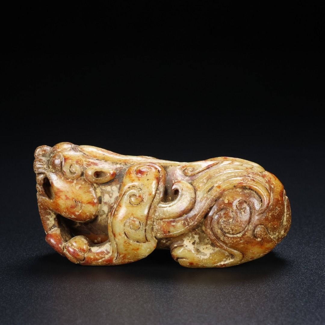 An Exquisite Hotan Jade Auspicious Beast Ornament: An Exquisite Hotan Jade Auspicious Beast Ornament,Han Dynasty, China,Size:1.7inx3.3inx1.3in,Weight:184.6g 和田玉瑞兽,中国汉代