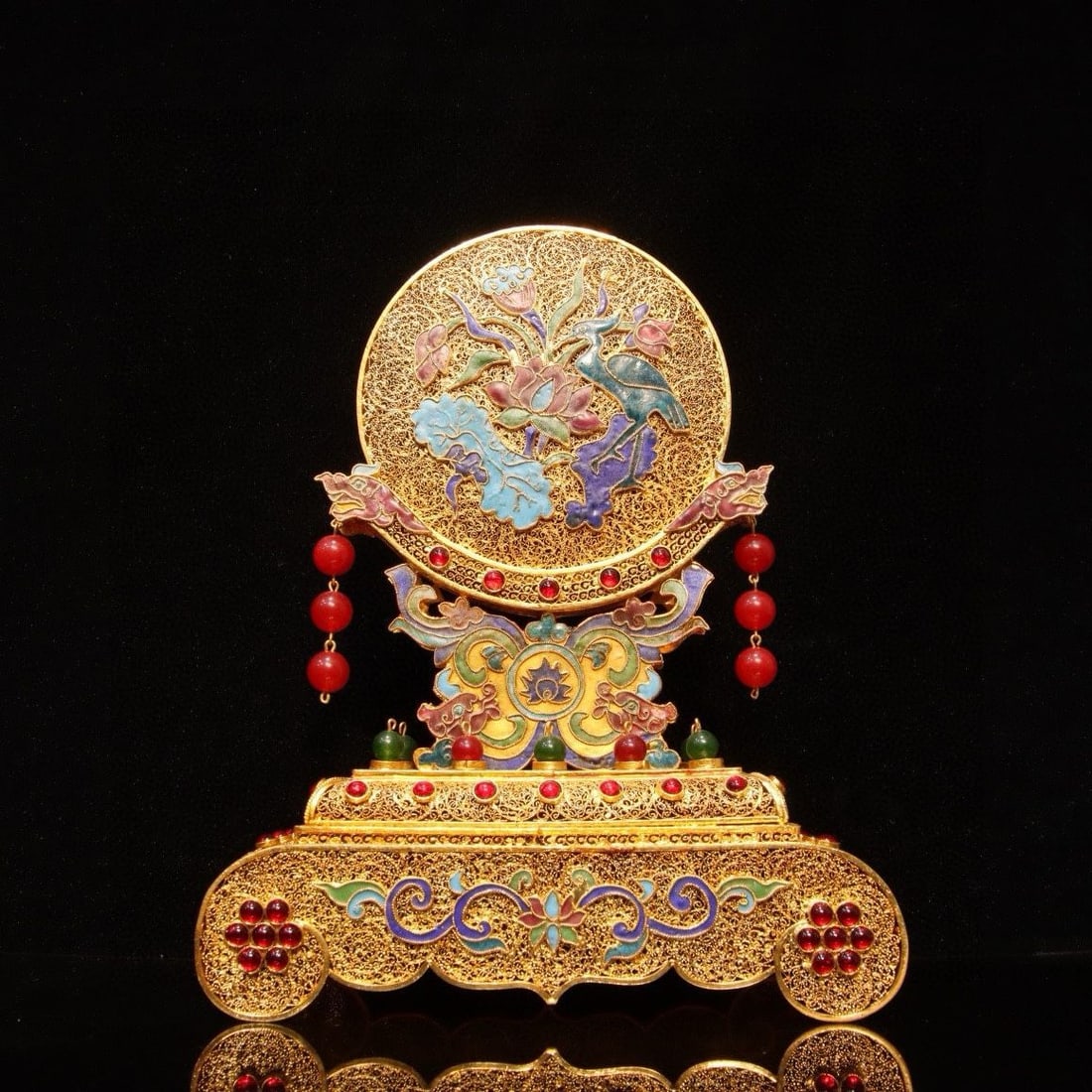 An Exquisite Gilt Bronze Inlaid Gems Screen: An Exquisite Gilt Bronze Inlaid Gems Screen,Qing Dynasty, China,Qianlong Four‑character Mark,Size:8.1inx3.9inx10.2in,Weight:1050g 铜鎏金镶嵌宝石屏
