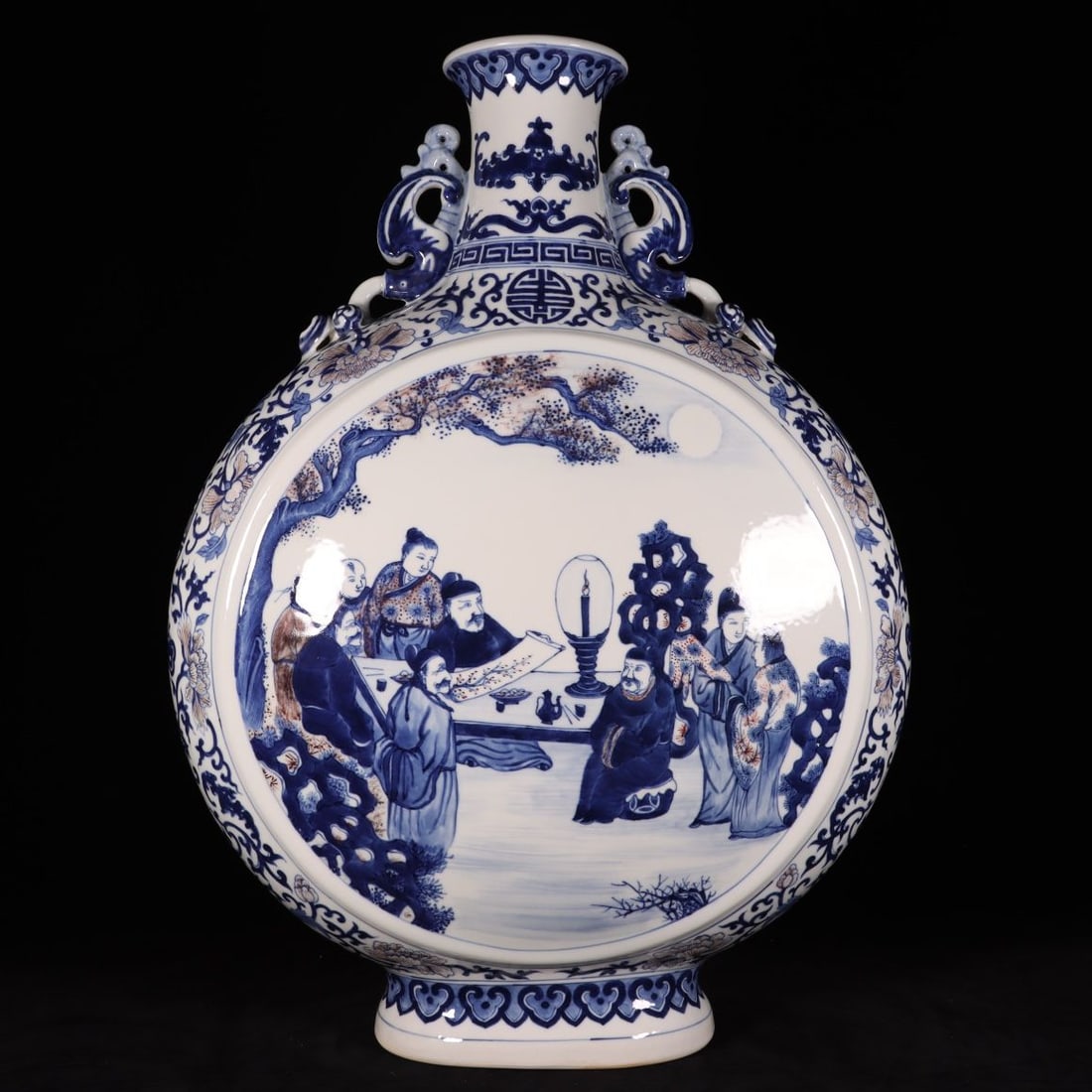 An Exquisite Blue and White Underglaze-Red Figures Pattern Vase: An Exquisite Blue and White Underglaze-Red Figures Pattern Vase,Qing Dynasty, China,Qianlong Six-character Mark,Size:22.4inx16.5in 青花釉里红人物纹ī