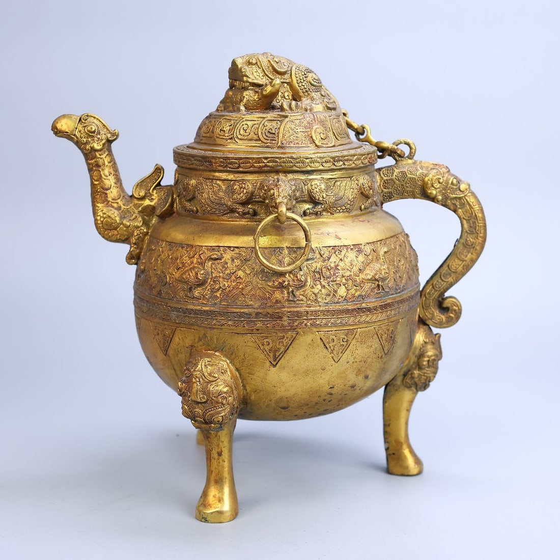 An Exquisite Gilt Copper Animal Head Ewer: An Exquisite Gilt Copper Animal Head Ewer,Han Dynasty,China,Size:12.6inx11.8in,Weight:4501g 铜镀金兽头壶,中国汉代