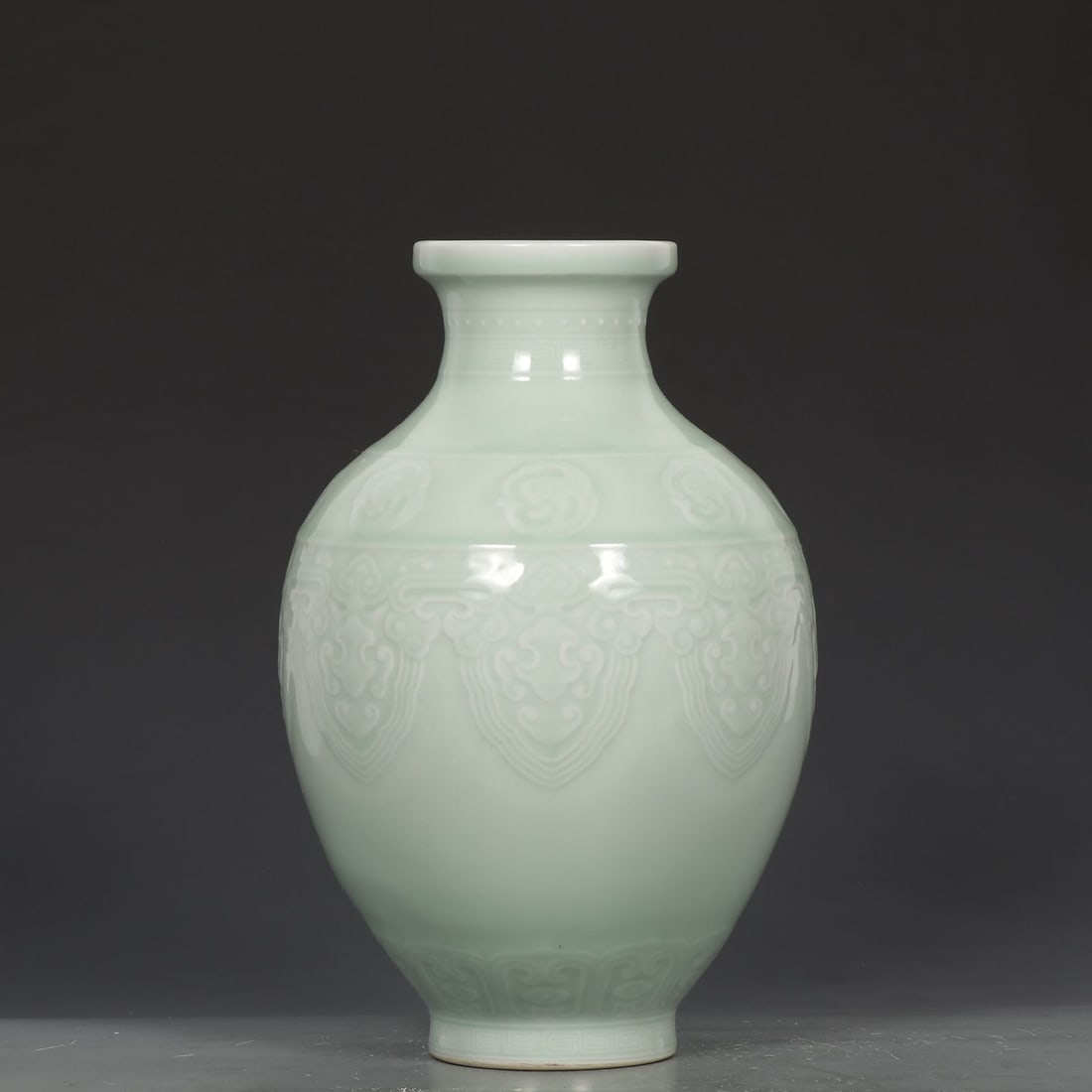 An Exquisite Celadon Glazed Ruyi Pattern Vase - 2