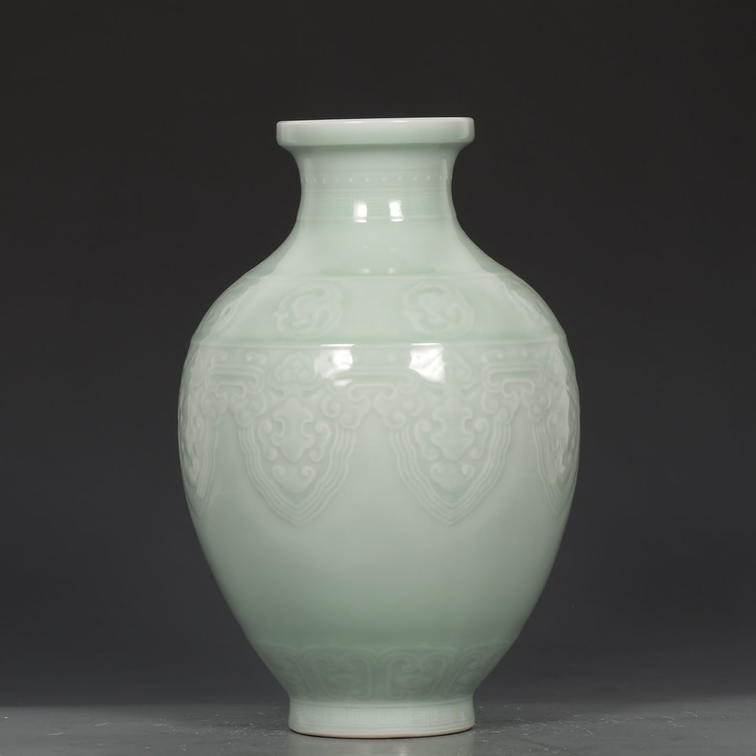 An Exquisite Celadon Glazed Ruyi Pattern Vase - 5