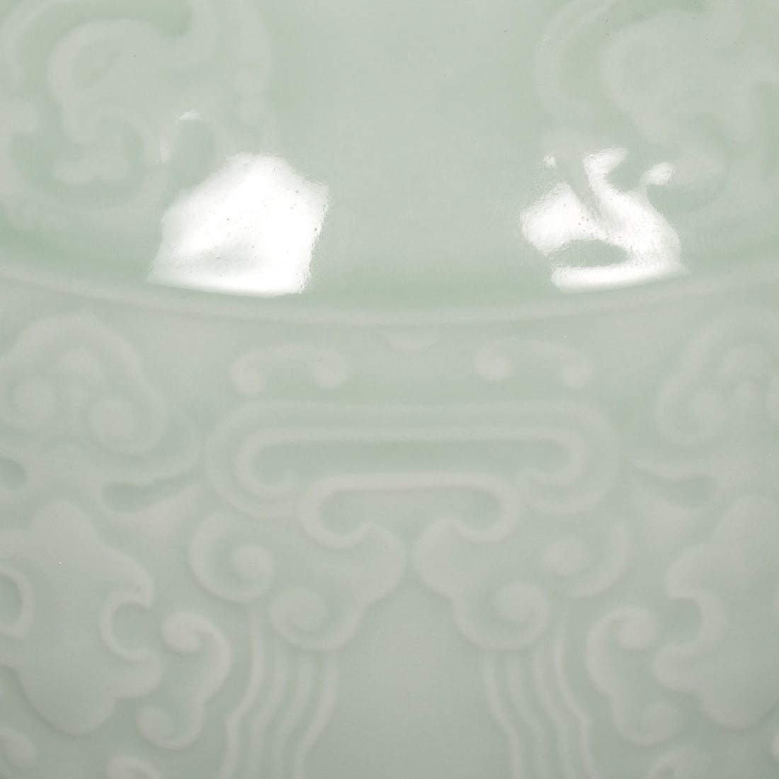 An Exquisite Celadon Glazed Ruyi Pattern Vase - 6