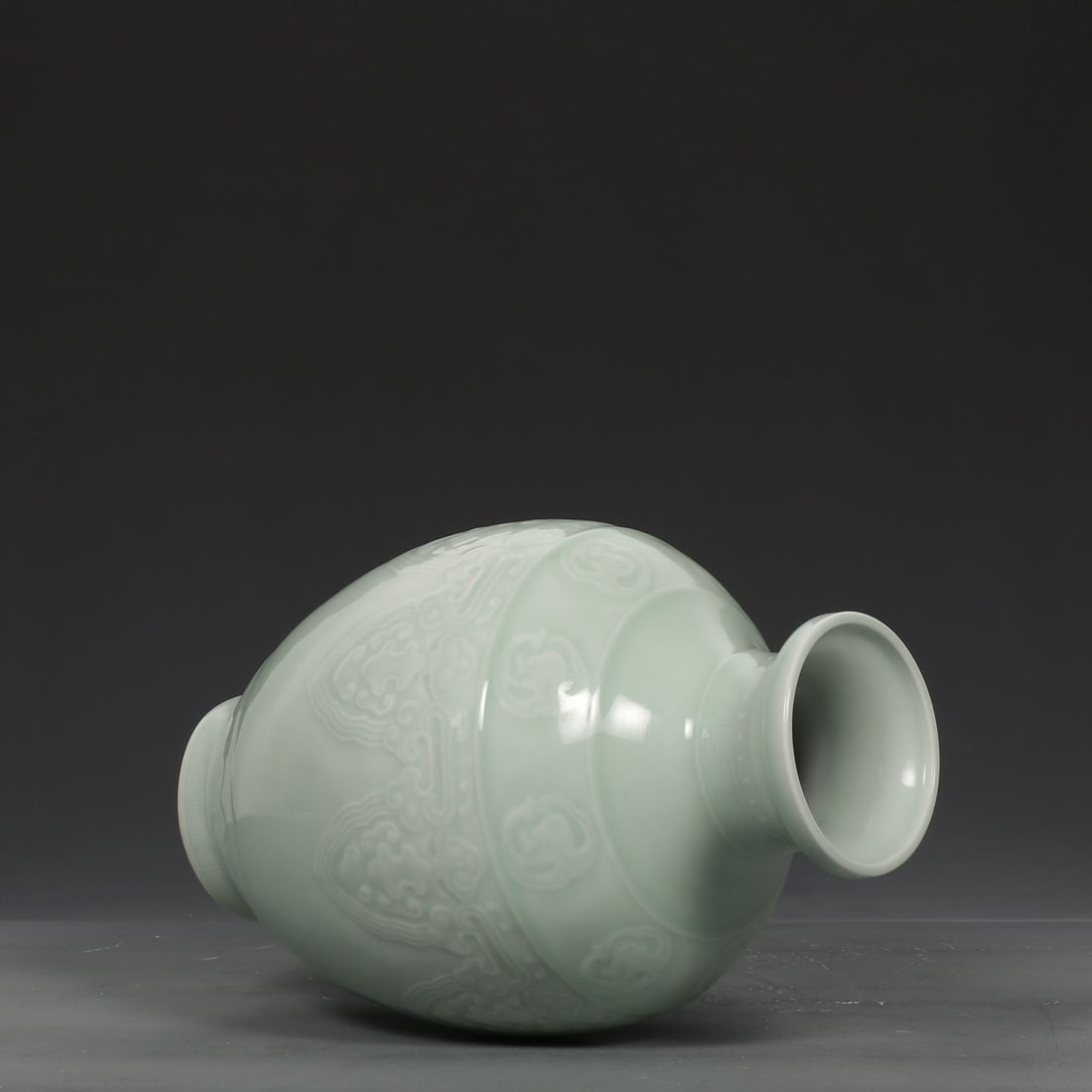 An Exquisite Celadon Glazed Ruyi Pattern Vase - 7