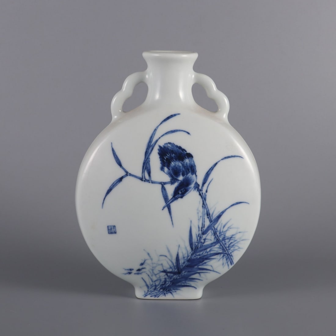 An Exquisite Blue and White Flower and Bird Pattern Vase: An Exquisite Blue and White Flower and Bird Pattern Vase,Republic of China,With Mark,Size:8.7inx6.5inx2in 青花花鸟纹瓶,民国,带款