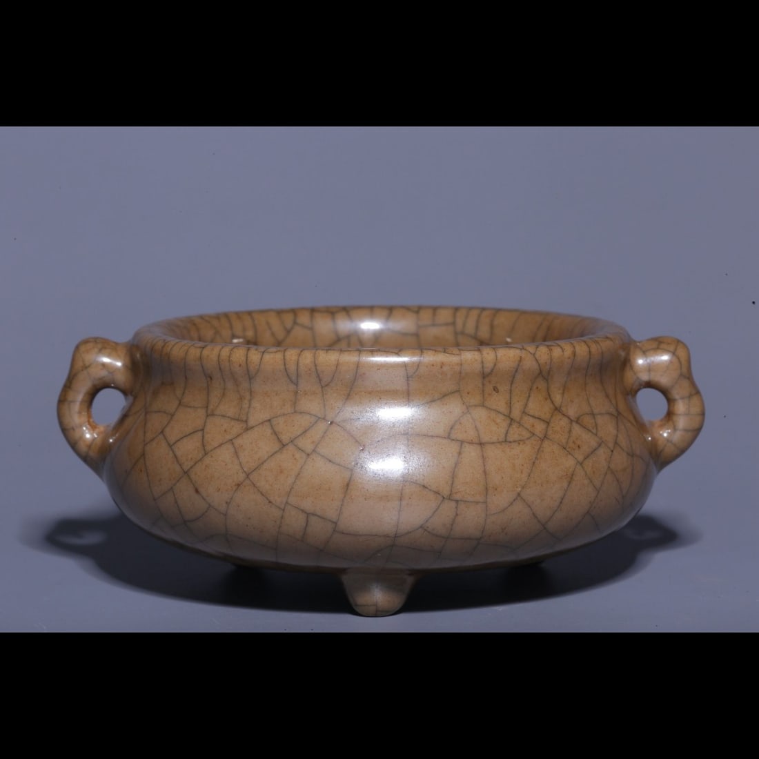 An Exquisite Ge Glaze Double-Ears Censer: An Exquisite Ge Glaze Double-Ears Censer,Song Dynasty, China,Size:2inx4.3in 哥釉双耳炉,中国宋代