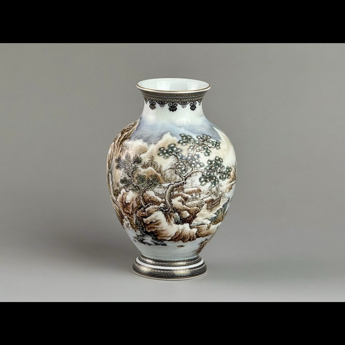 An Exquisite Ink Color Painted Gold Landscape Pattern Vase: An Exquisite Ink Color Painted Gold Landscape Pattern Vase,Qing Dynasty, China,Qianlong Four‑character Mark,Size:1.7inx4.4inx3.1inx1.7in 墨彩描金山水纹&