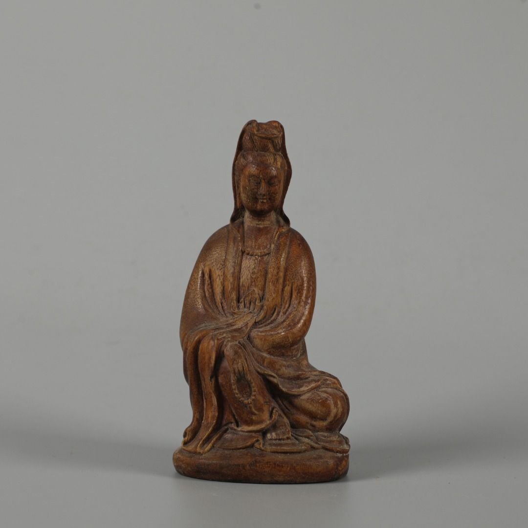 An Exquisite Wood Carved Statue of Avalokitesvara Ornament: An Exquisite Wood Carved Statue of Avalokitesvara Ornament,Qing Dynasty, China,Size:6.7inx3.1in 木雕观音摆件,中国清代