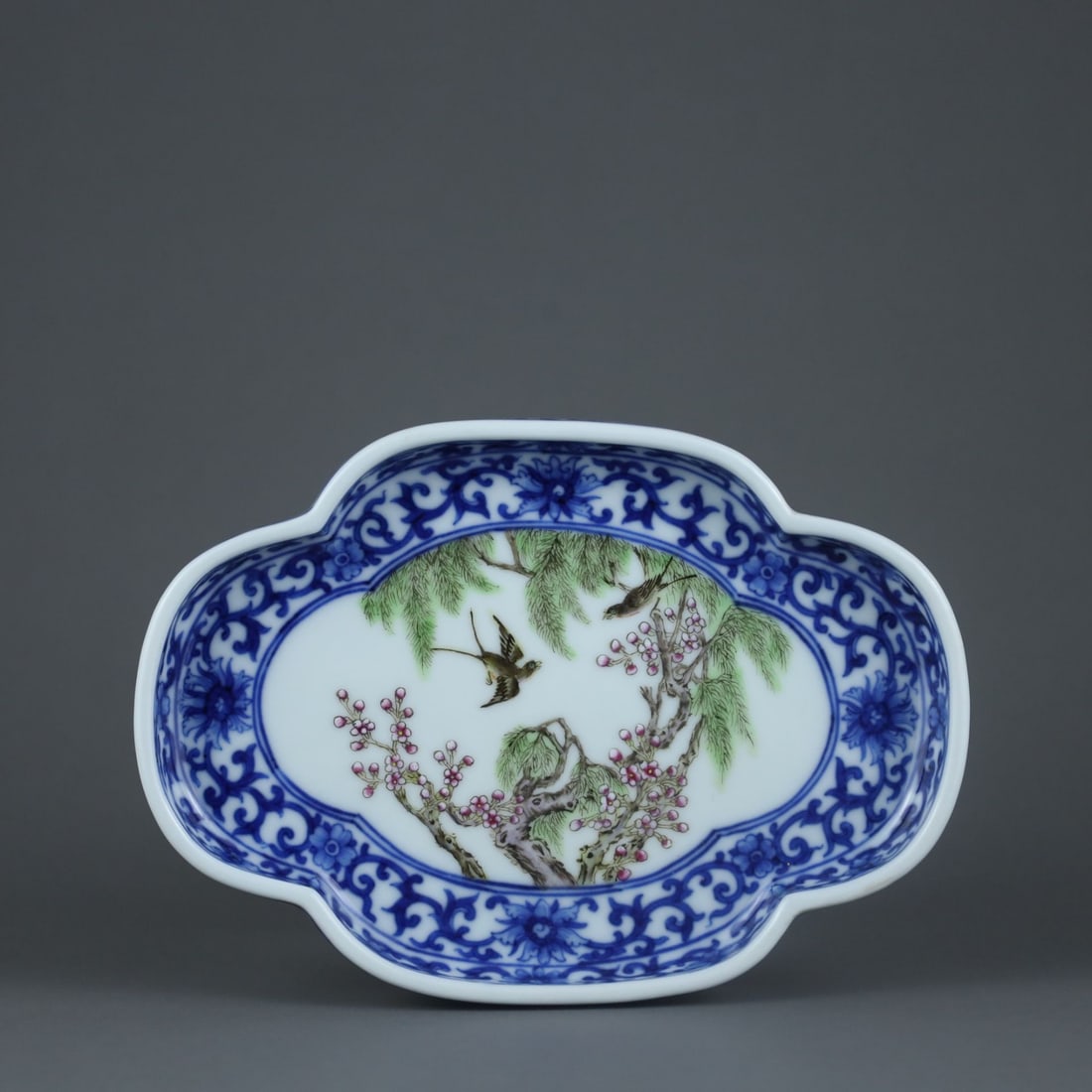 An Exquisite Blue and White Famille-Rose Flower and Bird Pattern Washer: An Exquisite Blue and White Famille-Rose Flower and Bird Pattern Washer,Qing Dynasty, China,With Mark,Size:1.1inx6.3in