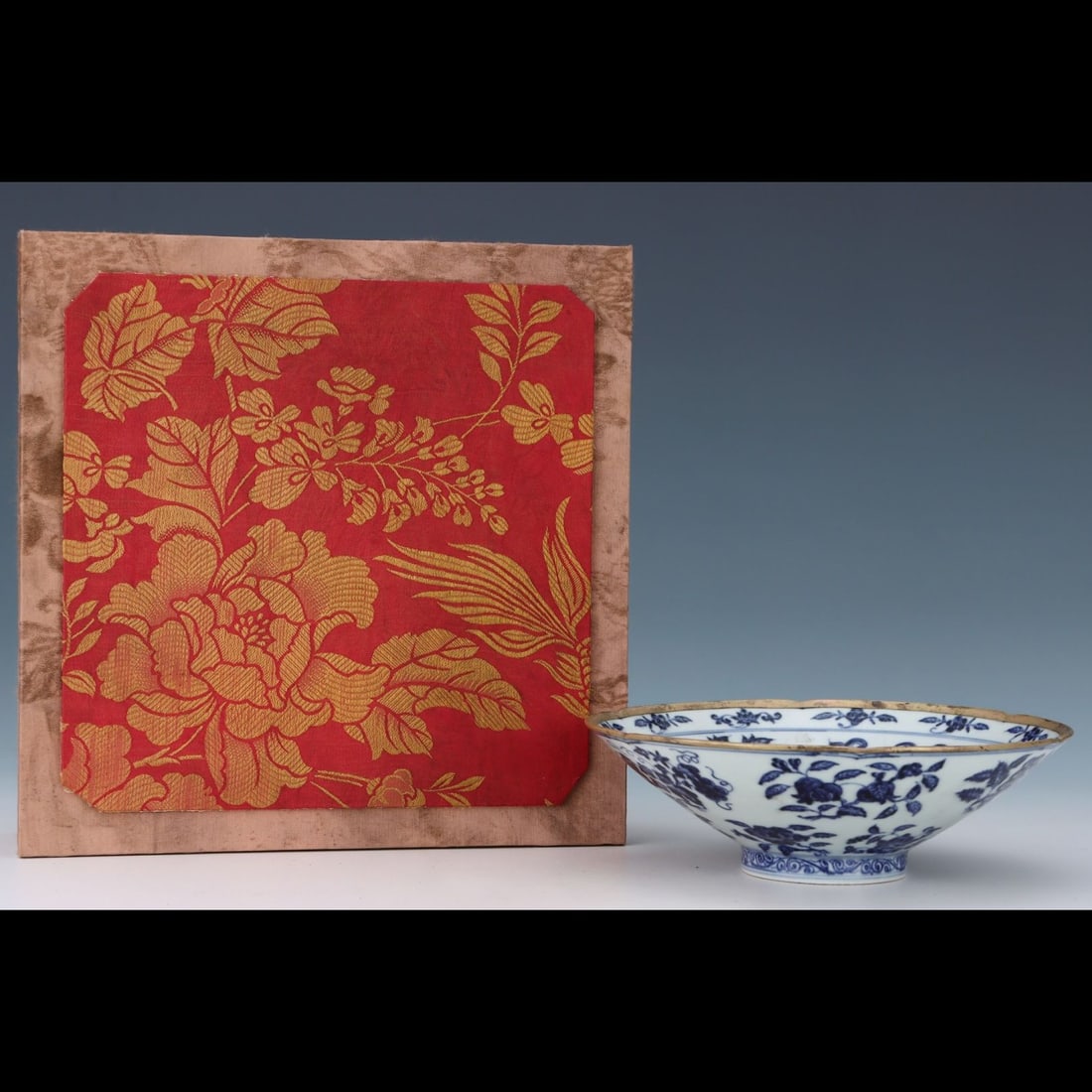 An Exquisite Blue and White Cover with Gold Flower and Fruit Pattern Bowl: An Exquisite Blue and White Cover with Gold Flower and Fruit Pattern Bowl,Ming Dynasty, China,Xuande Six-character Mark,Size:2.9inx9.1in