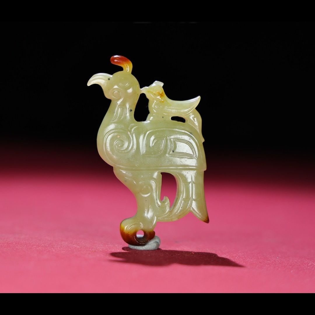 An Exquisite Hotan Jade Bird: An Exquisite Hotan Jade Bird,Han Dynasty, China,Size:2.8inx1.7inx0.6in,Weight:48g 和田玉鸟,中国汉代