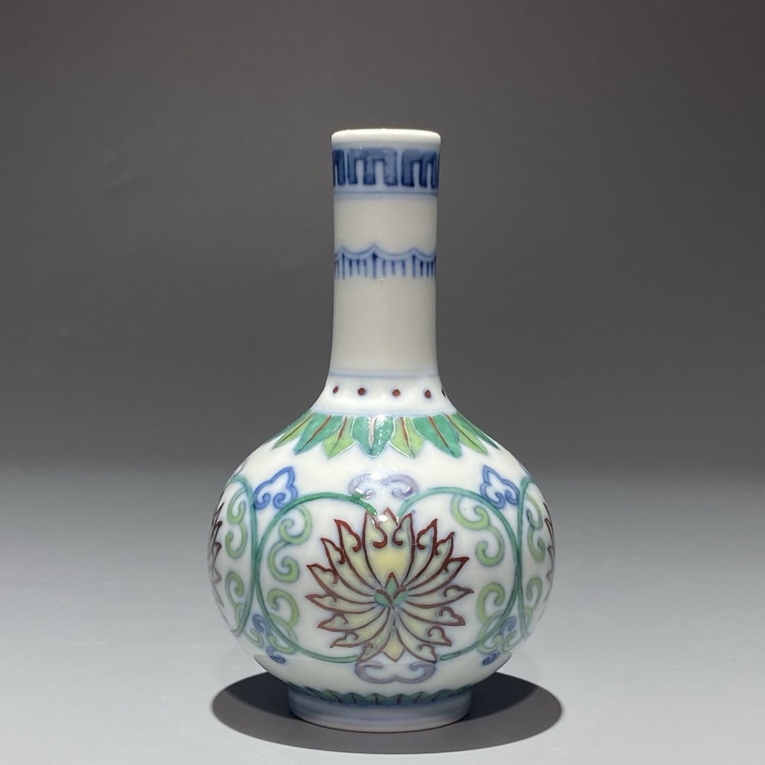 An Exquisite Doucai Lotus Pattern Vase - 2