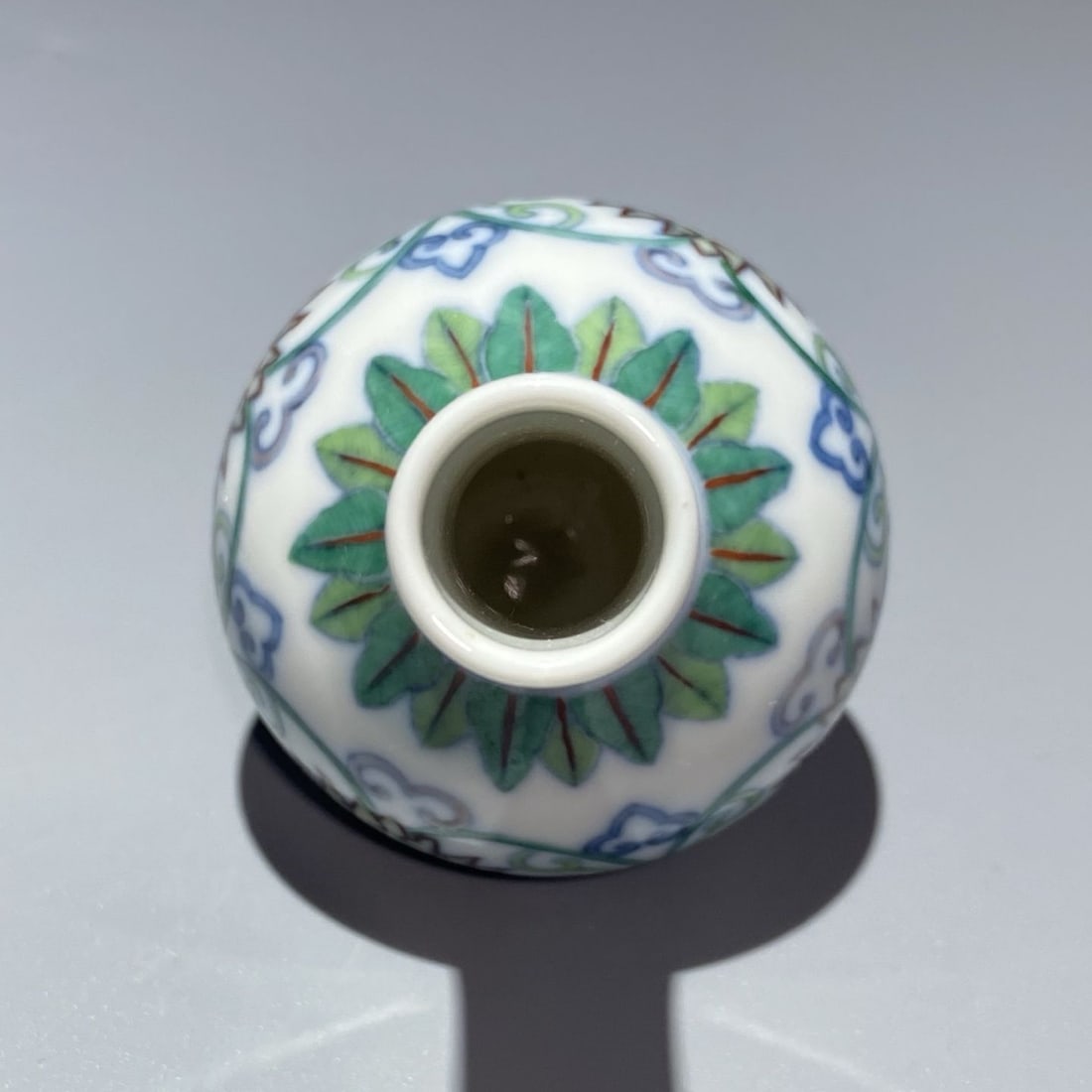 An Exquisite Doucai Lotus Pattern Vase - 6