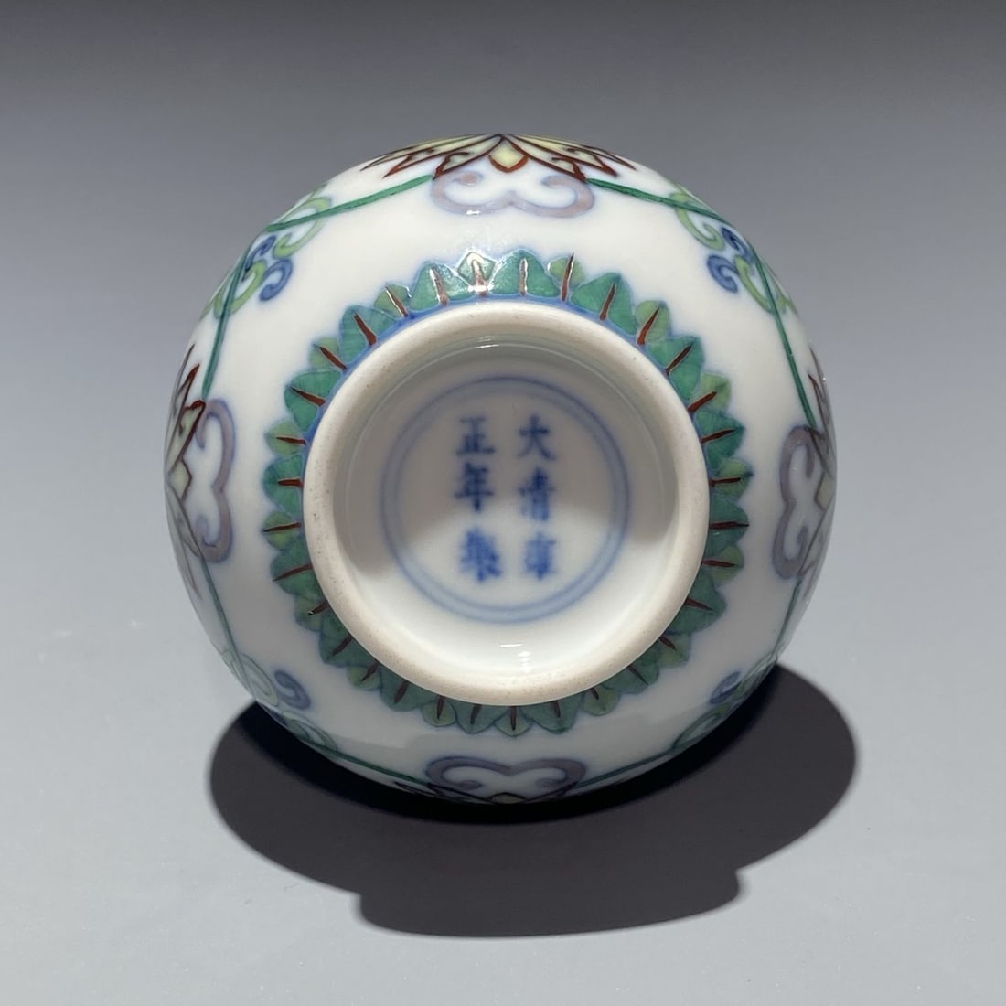 An Exquisite Doucai Lotus Pattern Vase - 7