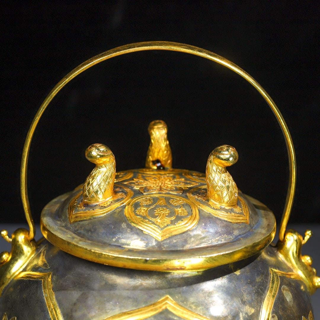 An Exquisite Gilt Copper Flower Pattern Ewer - 7
