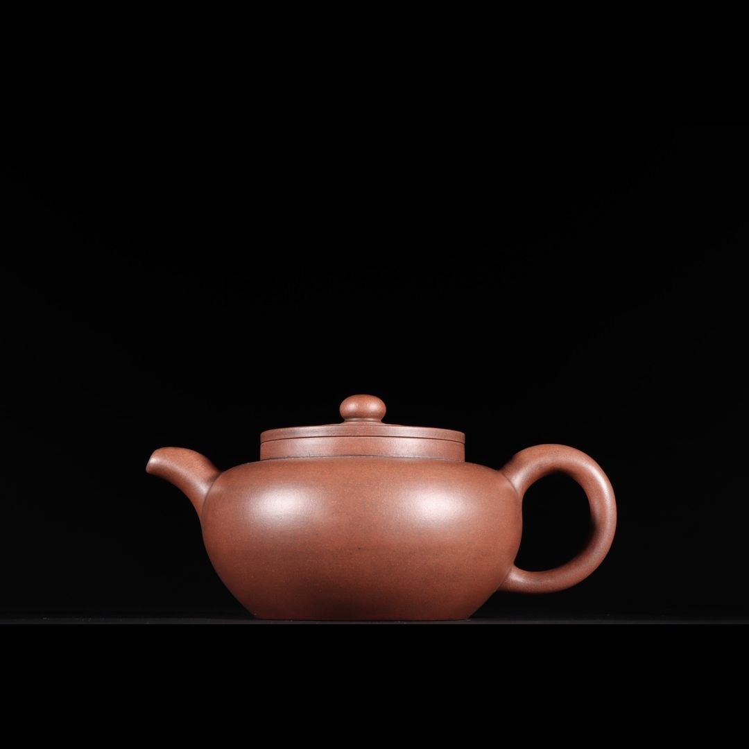 An Exquisite Zisha Flat Round Teapot: An Exquisite Zisha Flat Round Teapot,Republic of China,With Mark,Size:3.5inx7.1in 紫砂扁圆壶,民国,带款