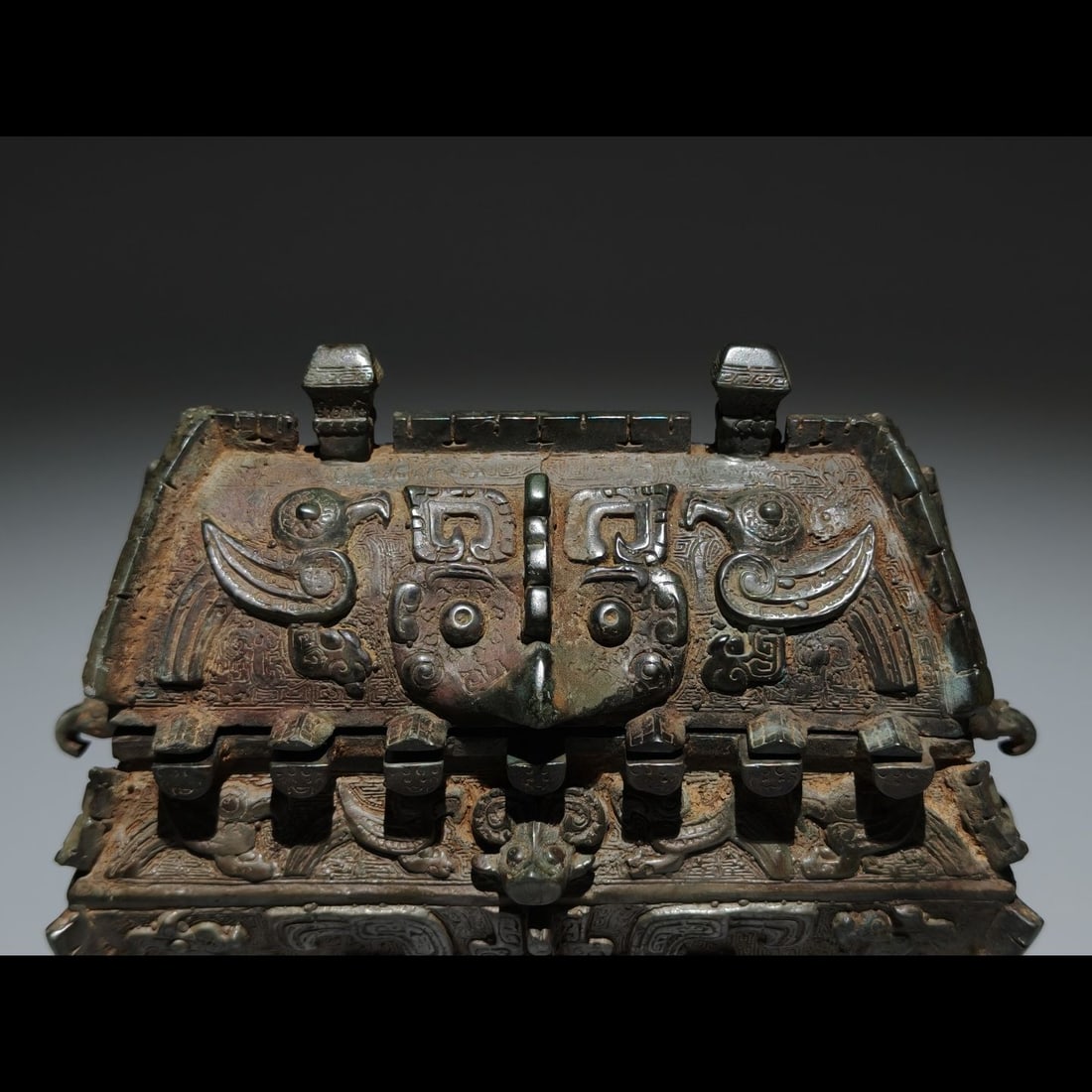 An Exquisite Bronze Beast‑Face Pattern Jar - 2