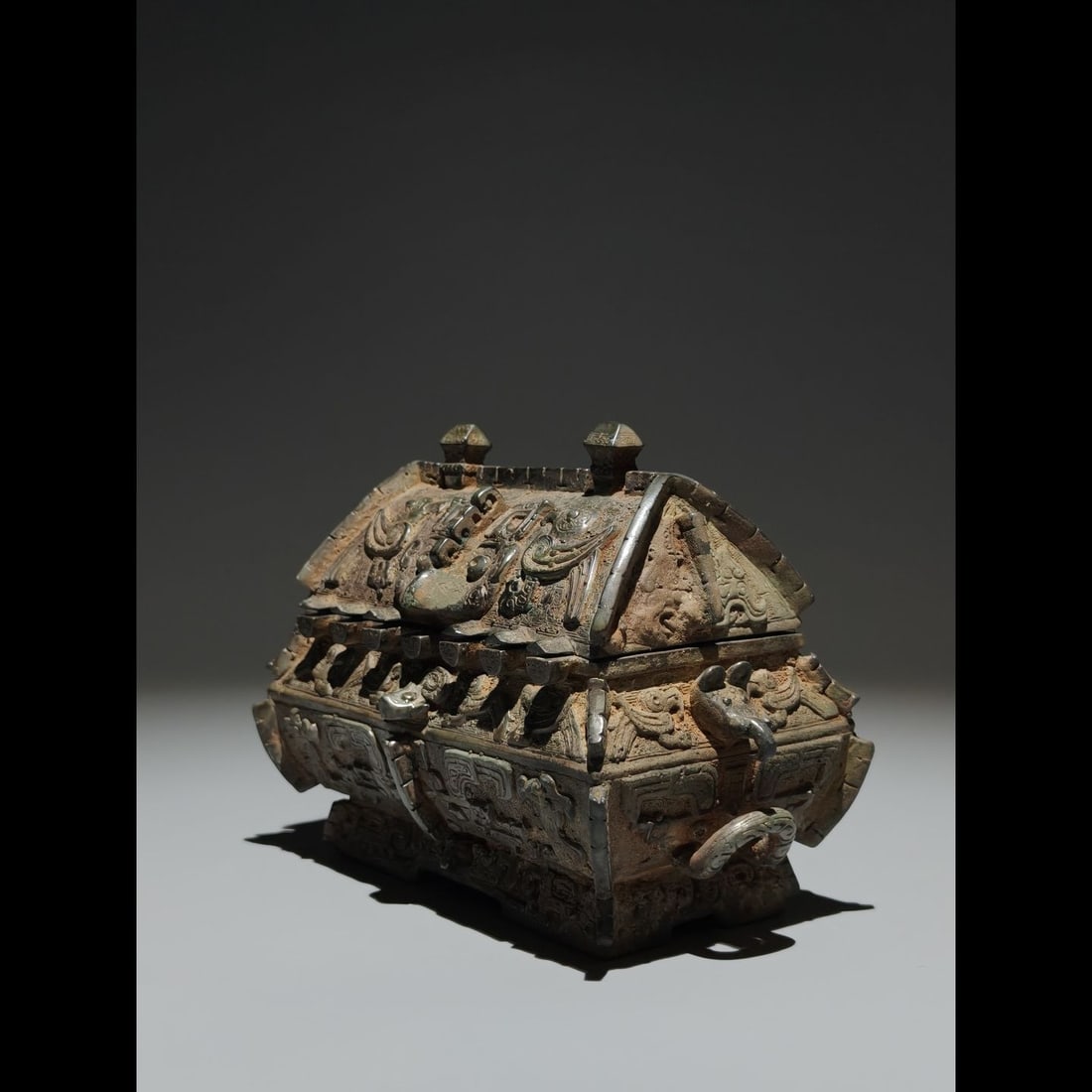 An Exquisite Bronze Beast‑Face Pattern Jar - 3