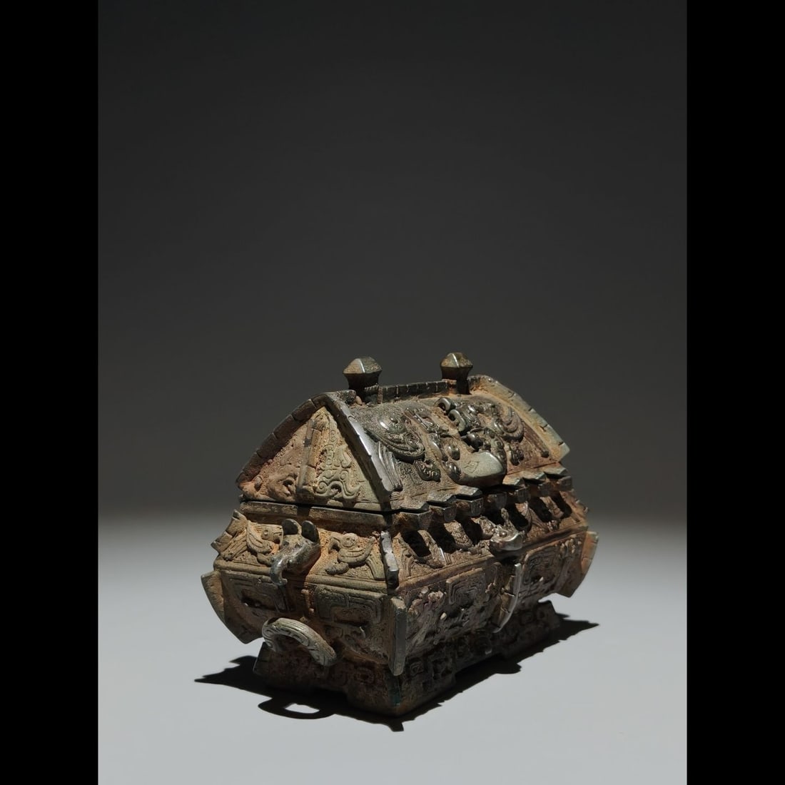 An Exquisite Bronze Beast‑Face Pattern Jar - 4