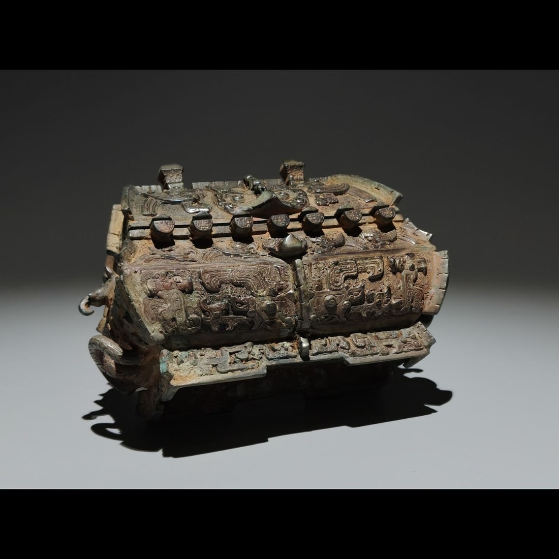 An Exquisite Bronze Beast‑Face Pattern Jar - 5