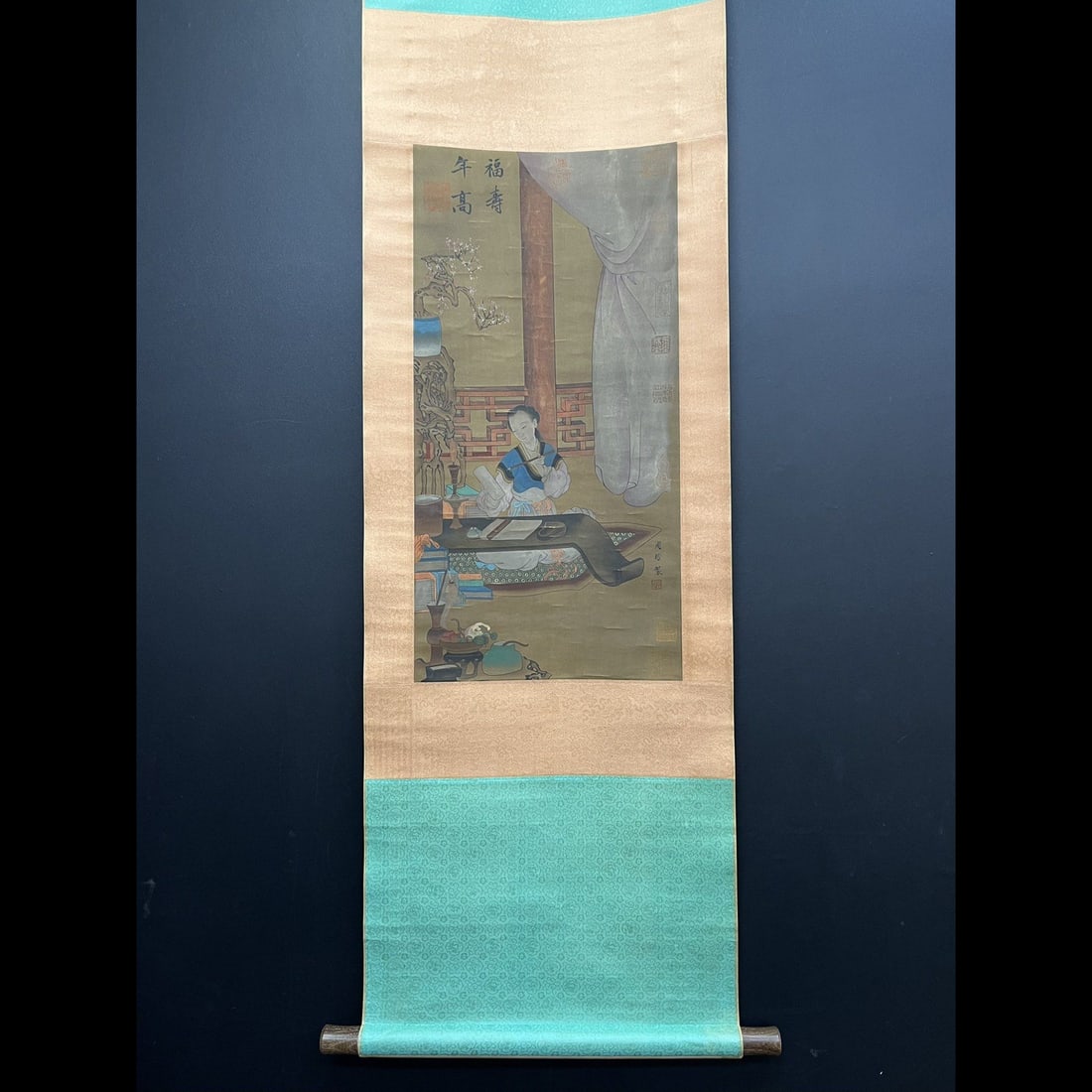 A Chinese Vertical Scroll Ink Painting of Figures on Silk: A Chinese Vertical Scroll Ink Painting of Figures on Silk,Tang Dynasty, China,Zhou Fang,without frame size:13inx26in 一幅中国水墨绢本人物