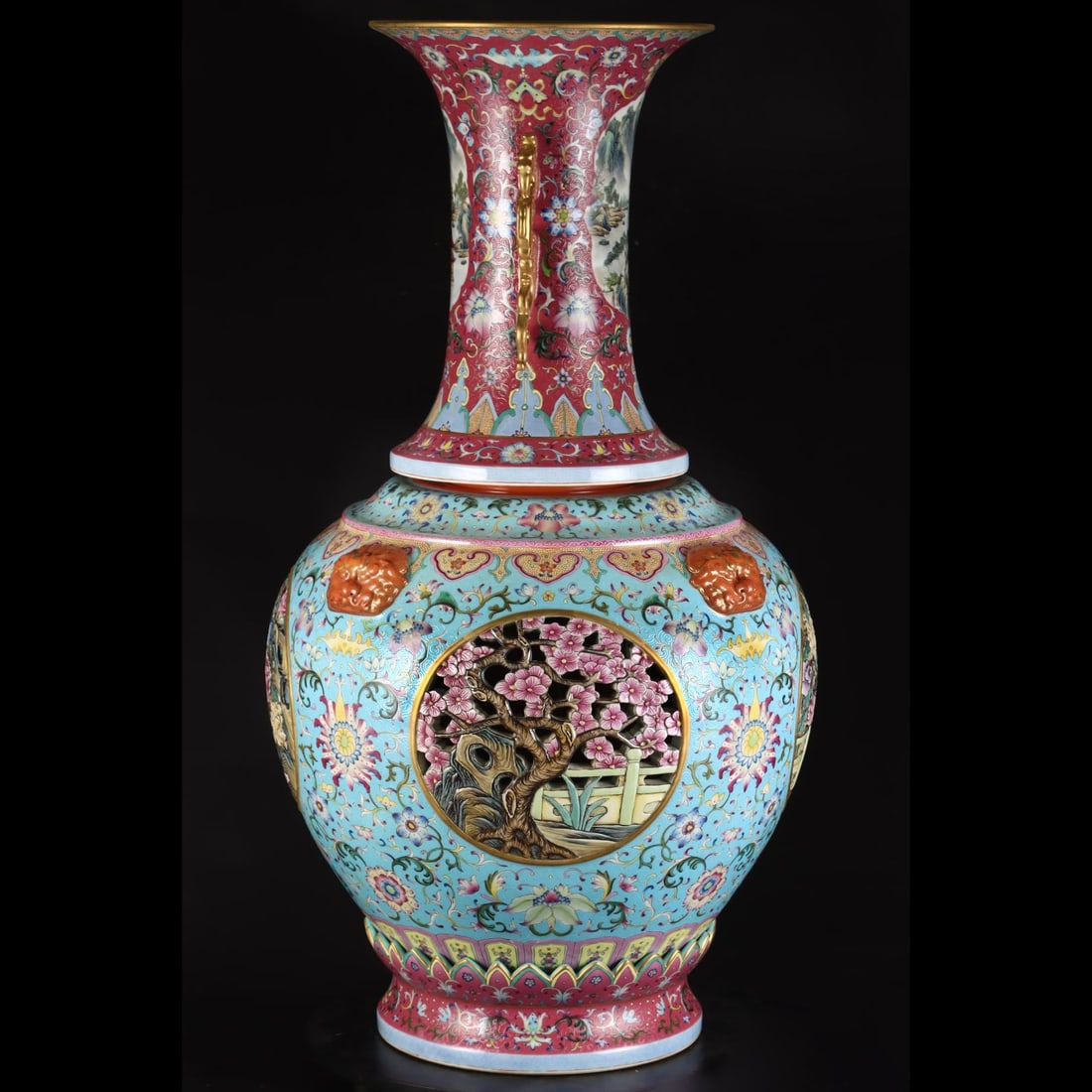 An Exquisite Ruby Red-Glazed Enamel Lotus Pattern Vase - 2
