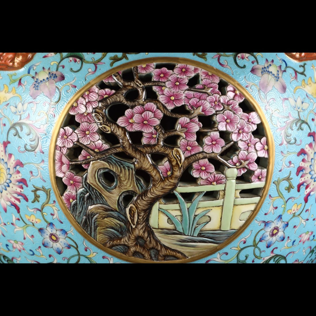 An Exquisite Ruby Red-Glazed Enamel Lotus Pattern Vase - 5