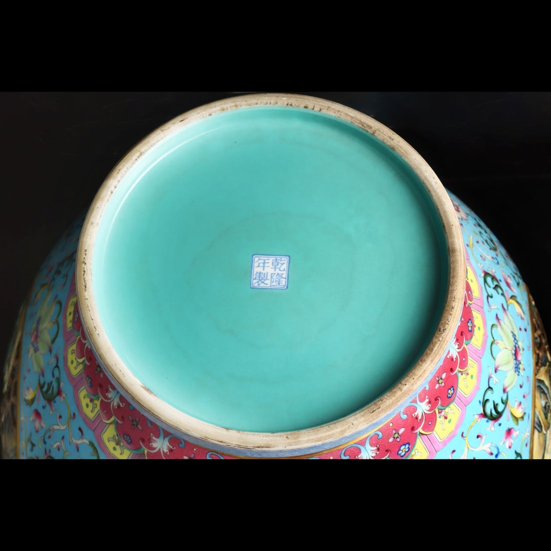 An Exquisite Ruby Red-Glazed Enamel Lotus Pattern Vase - 9