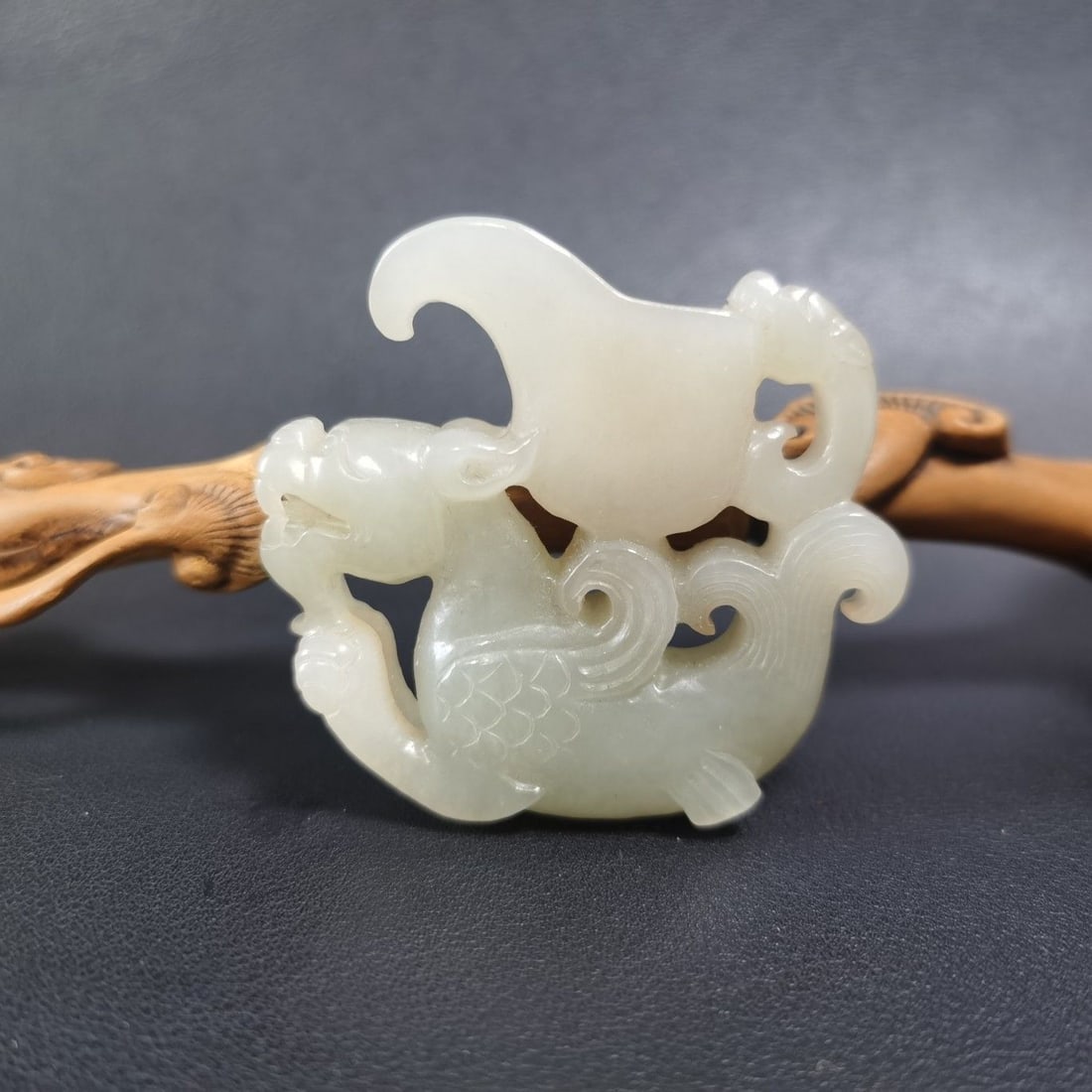 An Exquisite Hotan Jade Dragon Cup: An Exquisite Hotan Jade Dragon Cup,Qing Dynasty, China,Size:2inx1.7inx0.3in,Weight:50g 和田玉龙杯,中国清代