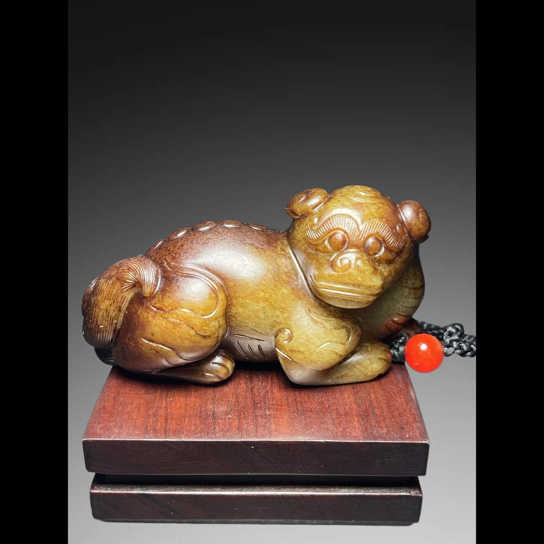An Exquisite Hotan Jade Auspicious Beast Handheld Carving: An Exquisite Hotan Jade Auspicious Beast Handheld Carving,Qing Dynasty, China,Size:3.6inx1.7inx1.9in,Weight:249g 和田瑞兽手把件,中国清ߣ